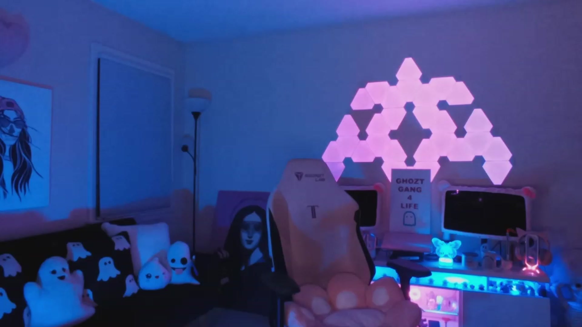 Gallery image thumbnail from ghoztgirl's myfreecams stream on, 07/15/2023, 08:28 image 16 of 20