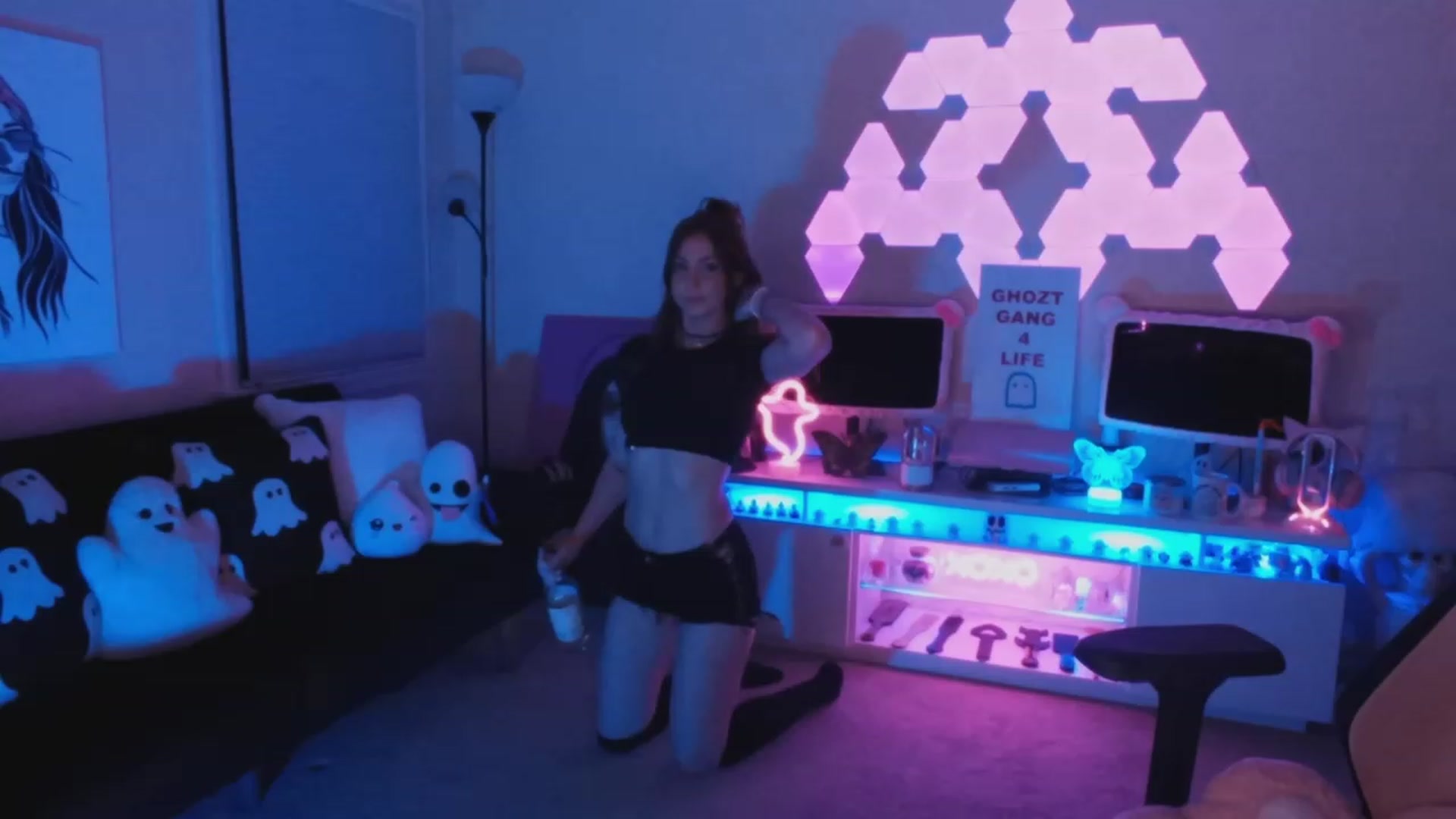 Gallery image thumbnail from ghoztgirl's myfreecams stream on, 07/15/2023, 08:28 image 5 of 20