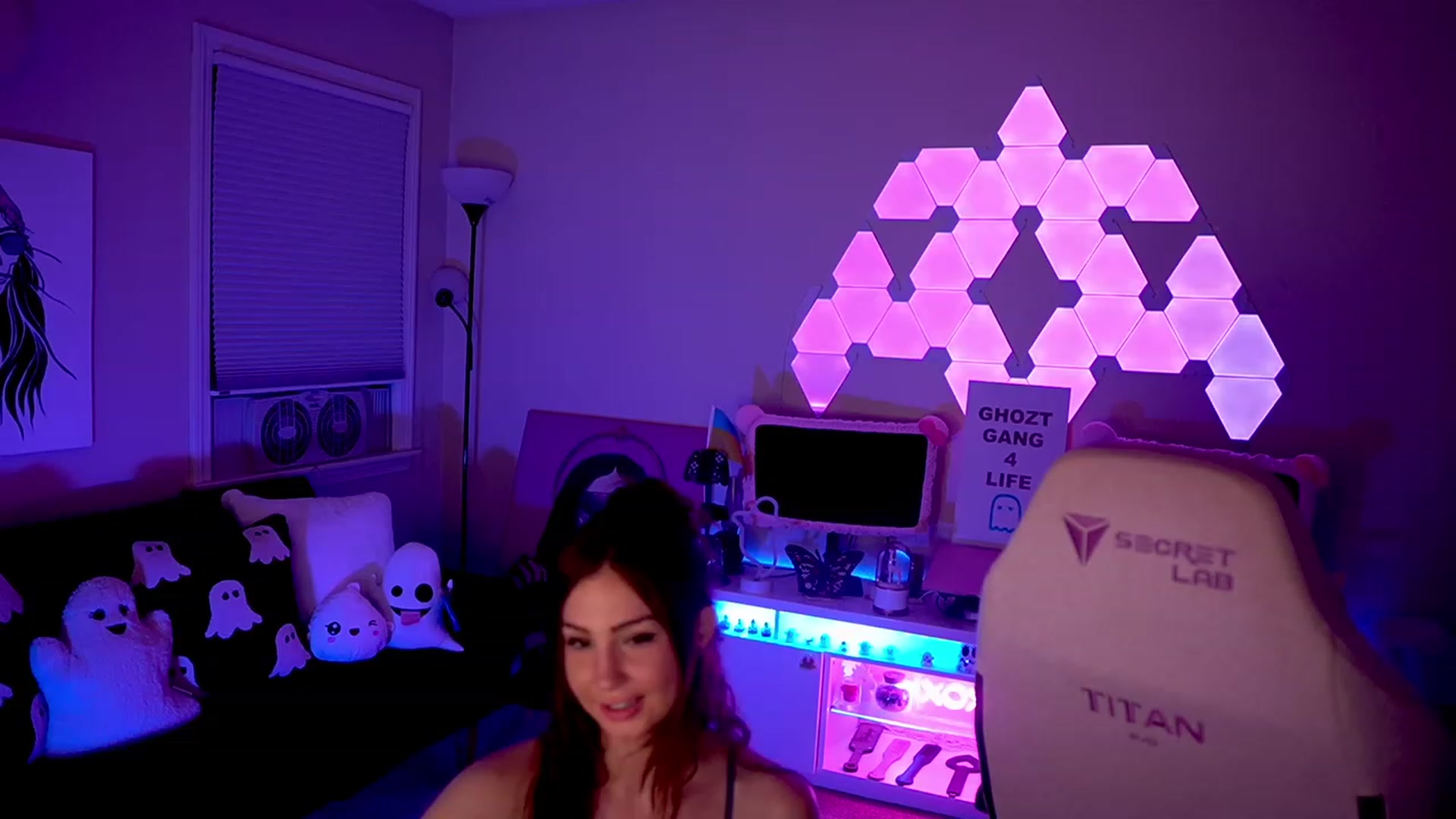 Gallery image thumbnail from ghoztgirl's myfreecams stream on, 07/16/2023, 07:35 image 18 of 20