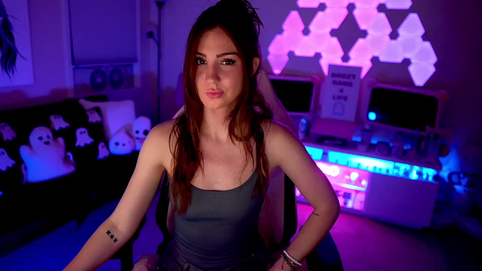 Gallery image thumbnail from ghoztgirl's myfreecams stream on, 07/16/2023, 07:35 image 11 of 20