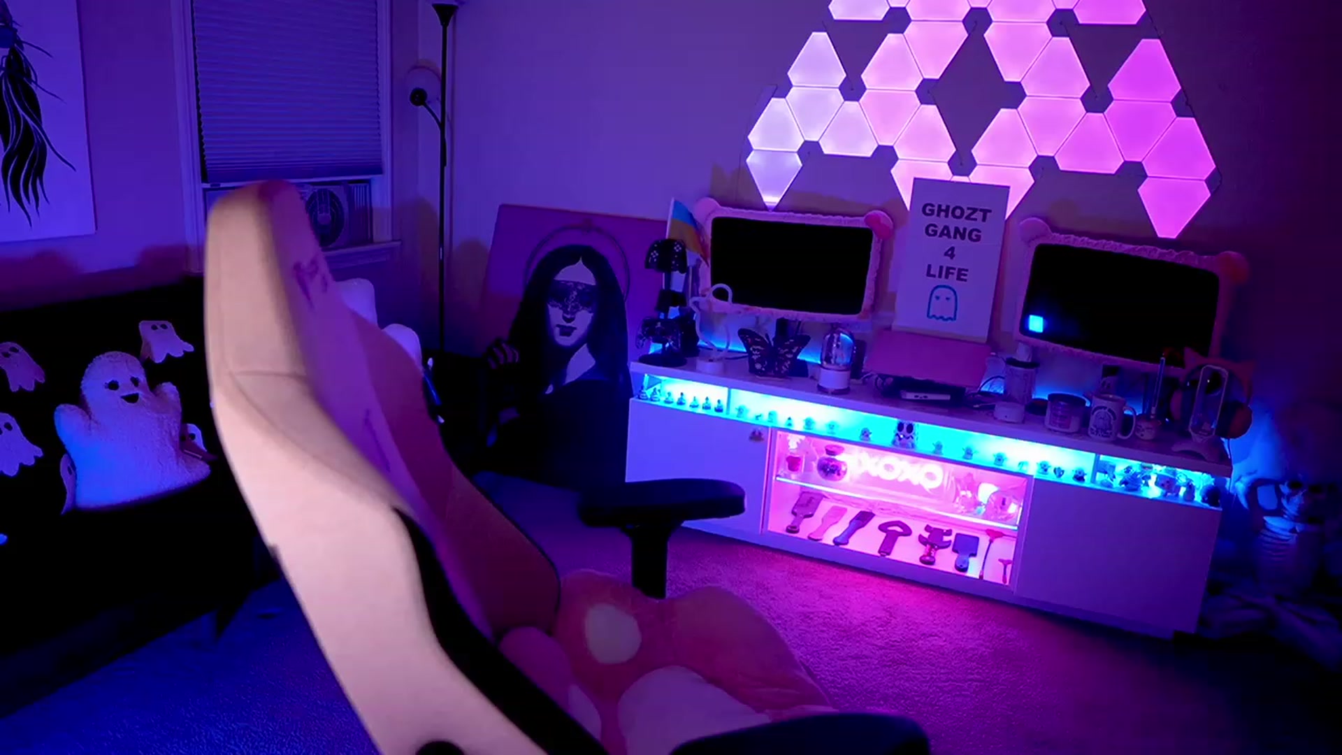 Gallery image thumbnail from ghoztgirl's myfreecams stream on, 07/16/2023, 07:35 image 7 of 20