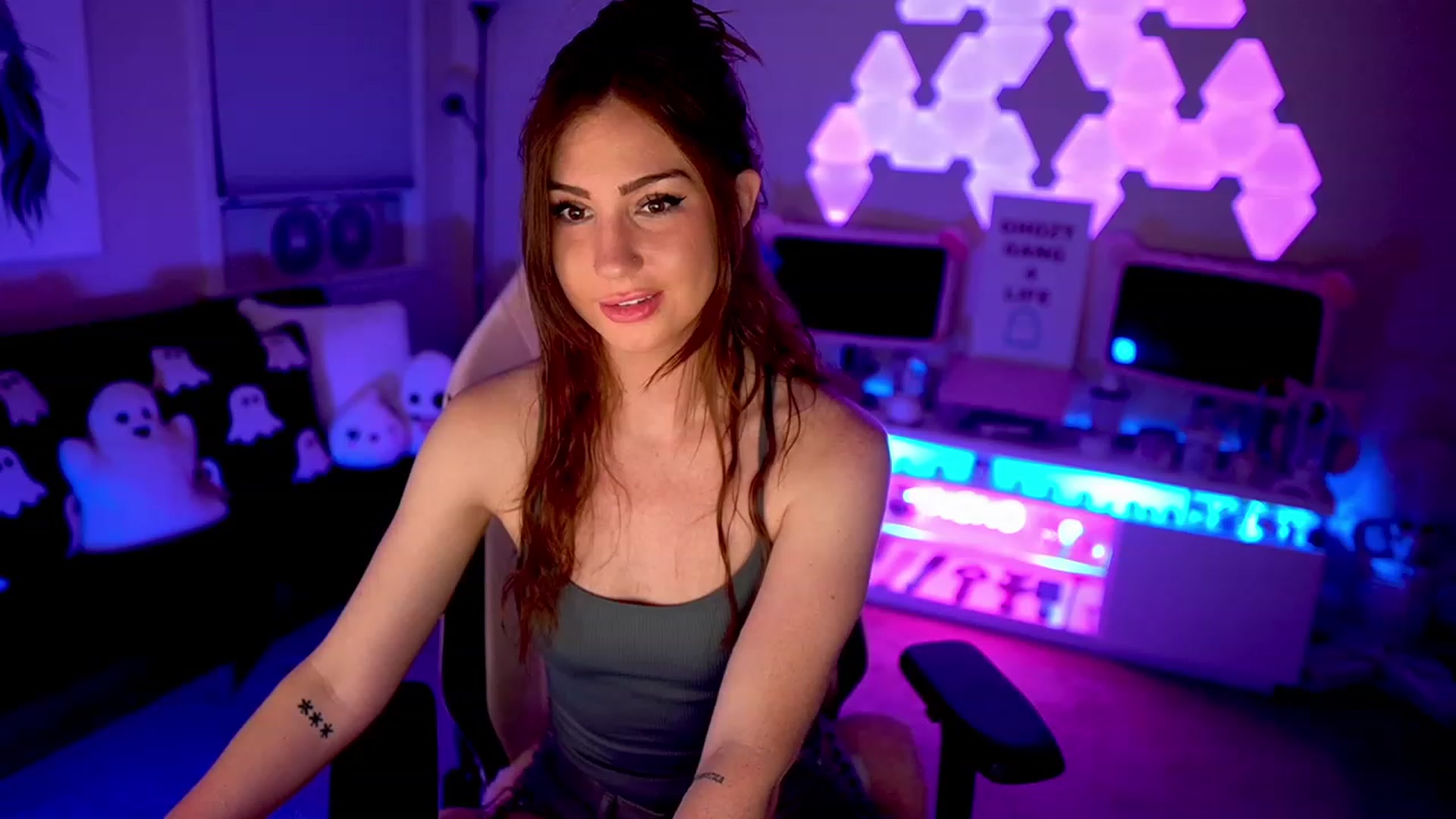 Gallery image thumbnail from ghoztgirl's myfreecams stream on, 07/16/2023, 07:35 image 5 of 20