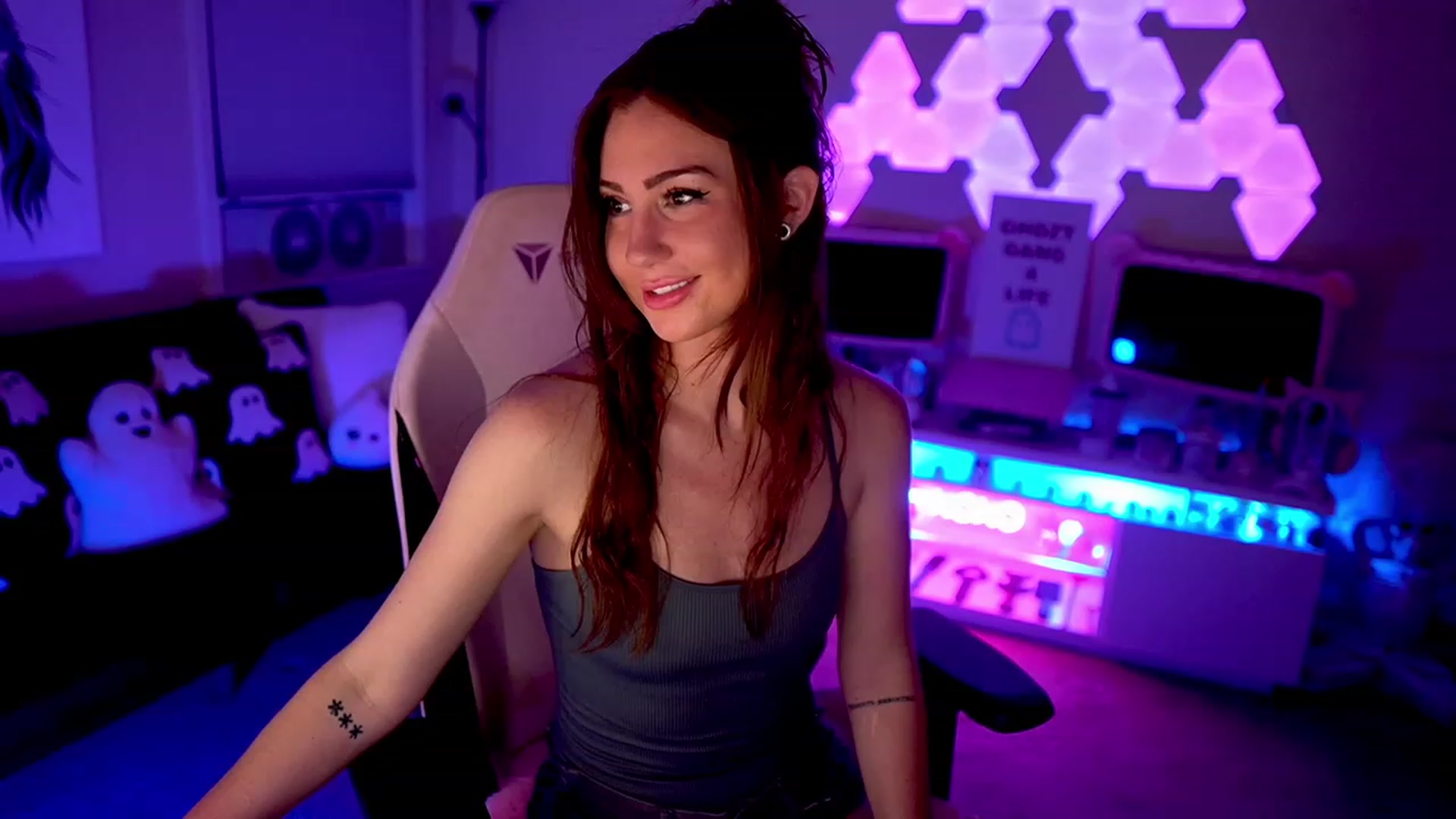 Gallery image thumbnail from ghoztgirl's myfreecams stream on, 07/16/2023, 07:35 image 10 of 20