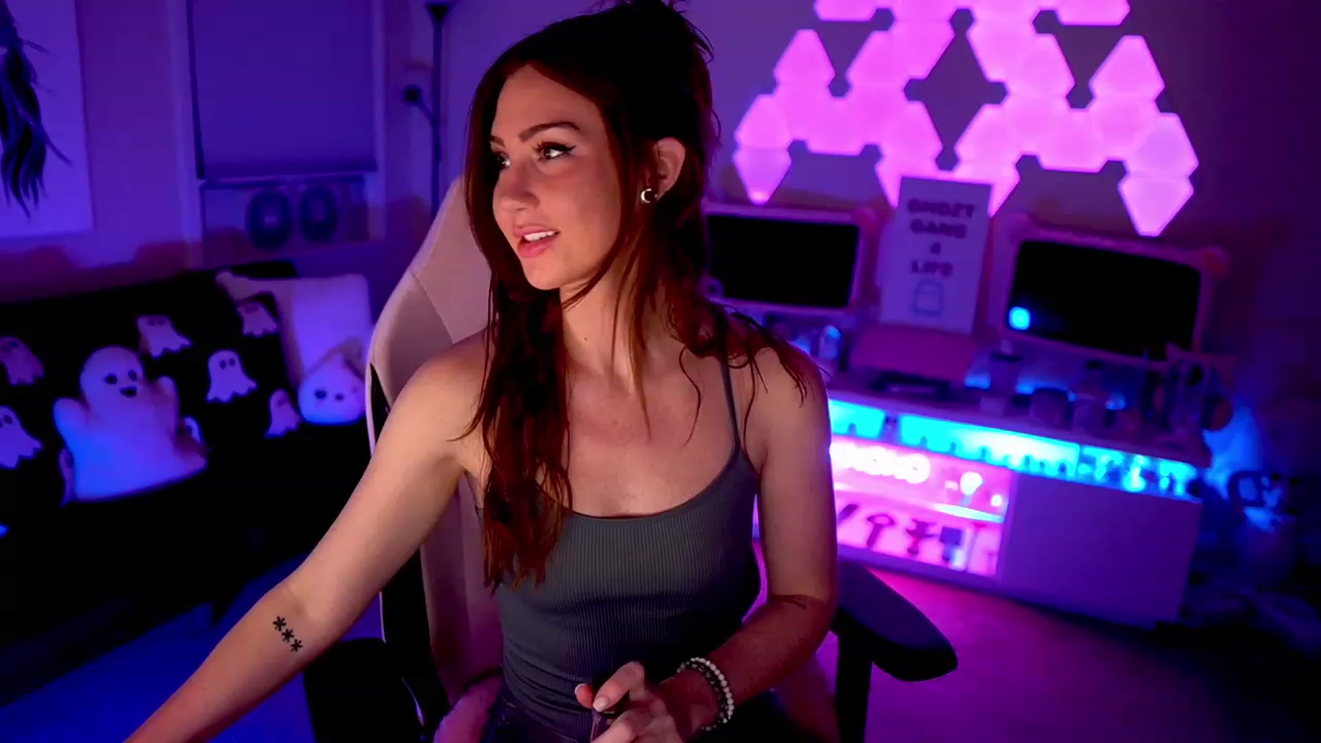 Gallery image thumbnail from ghoztgirl's myfreecams stream on, 07/16/2023, 07:35 image 14 of 20