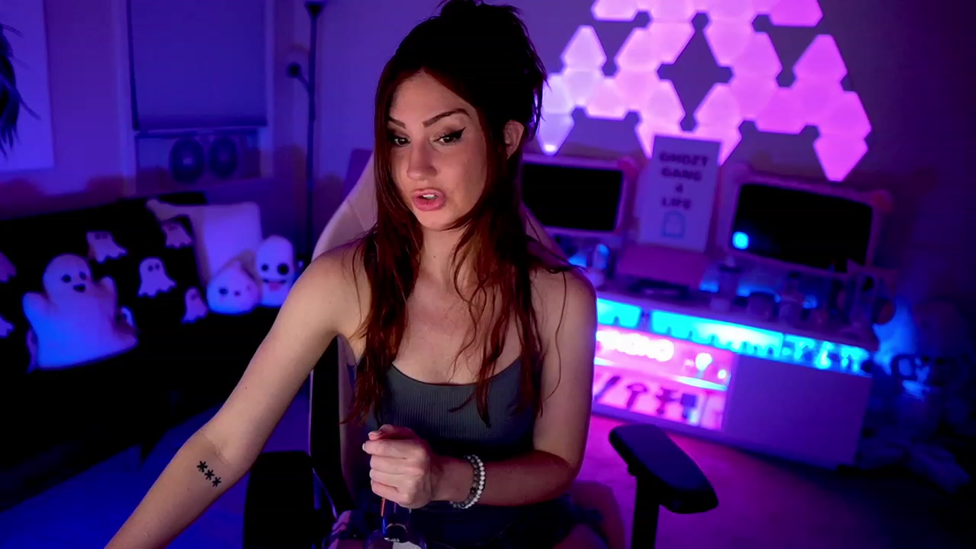 Gallery image thumbnail from ghoztgirl's myfreecams stream on, 07/16/2023, 07:53 image 2 of 20
