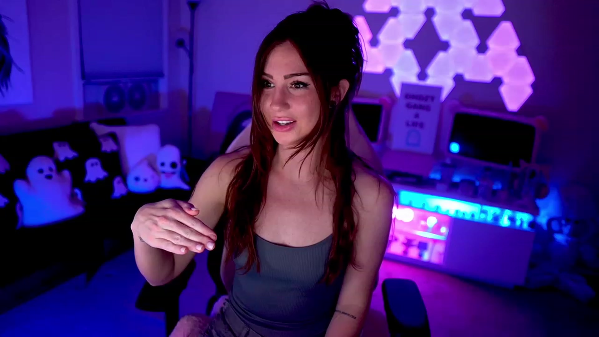 Gallery image thumbnail from ghoztgirl's myfreecams stream on, 07/16/2023, 07:53 image 12 of 20