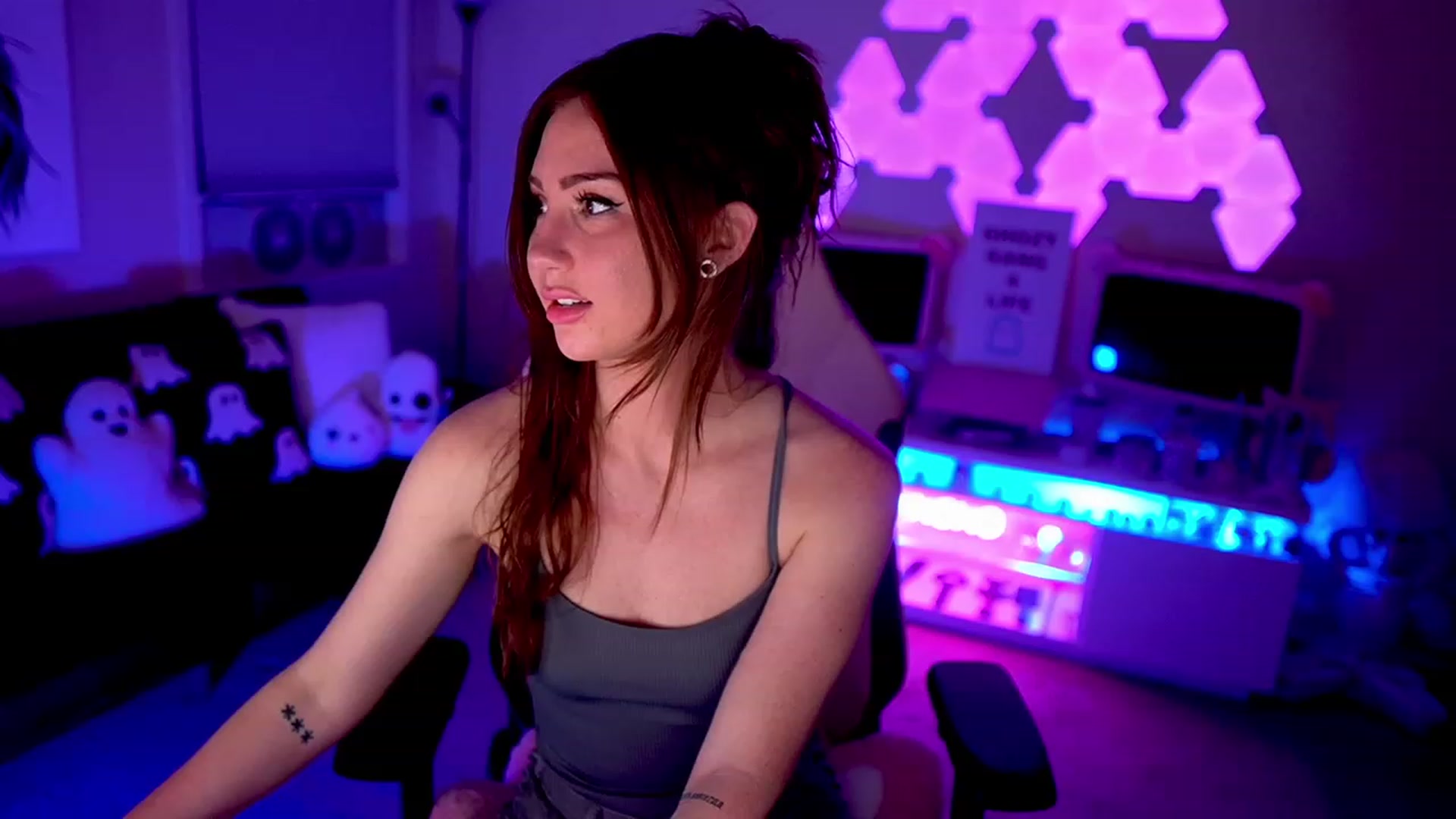 Gallery image thumbnail from ghoztgirl's myfreecams stream on, 07/16/2023, 07:53 image 10 of 20