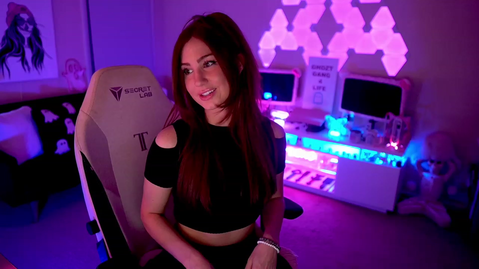 Gallery image thumbnail from ghoztgirl's myfreecams stream on, 07/22/2023, 07:06 image 13 of 20