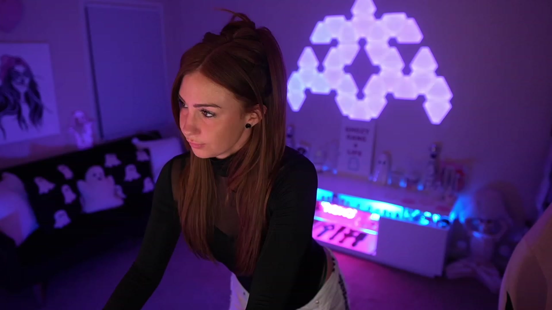 Gallery image thumbnail from ghoztgirl's myfreecams stream on, 08/12/2023, 06:41 image 10 of 20