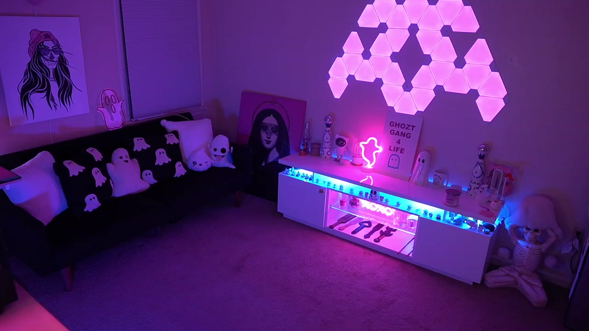 Gallery image thumbnail from ghoztgirl's myfreecams stream on, 08/19/2023, 08:06 image 6 of 20