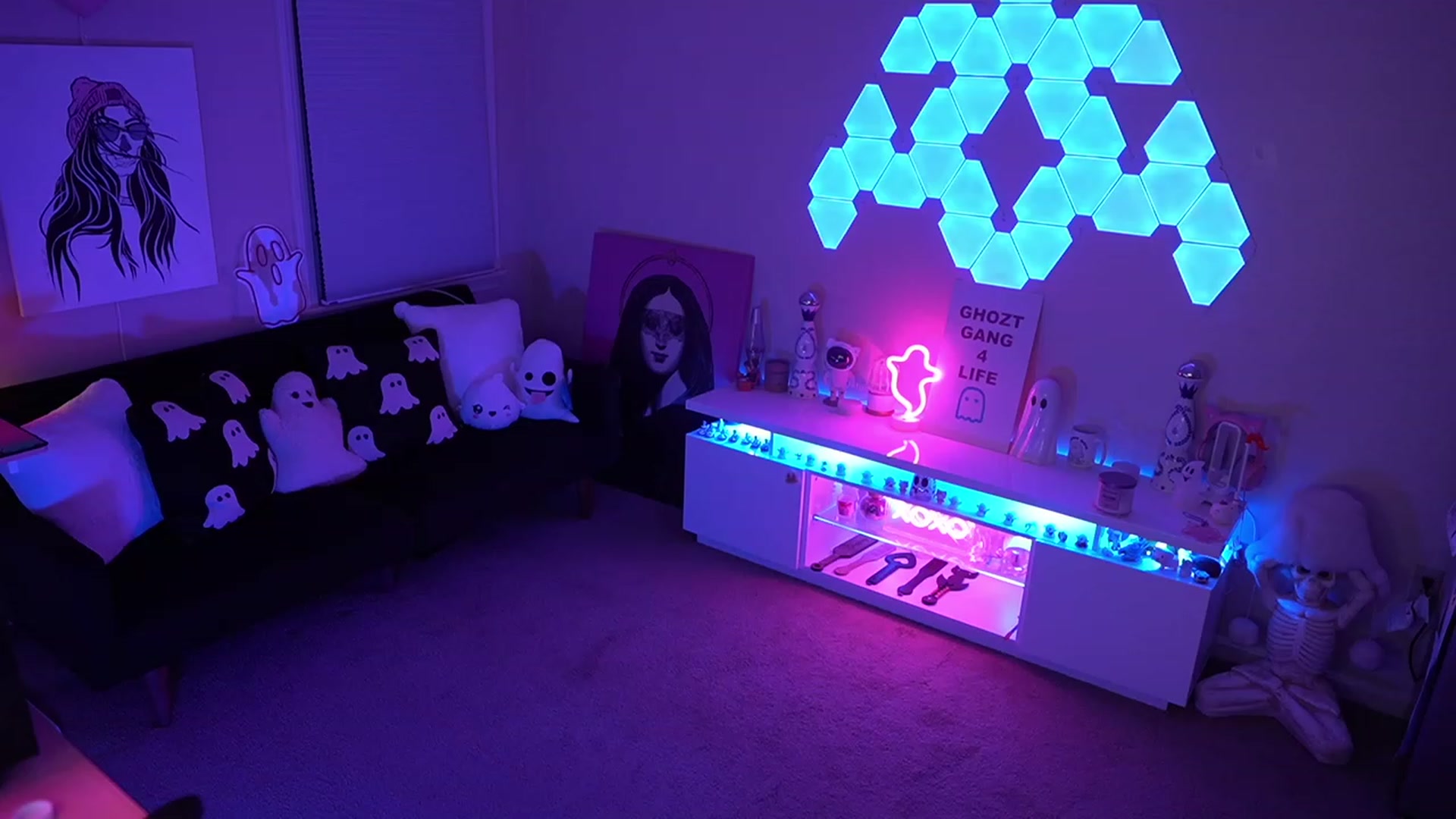 Gallery image thumbnail from ghoztgirl's myfreecams stream on, 08/19/2023, 08:54 image 12 of 20