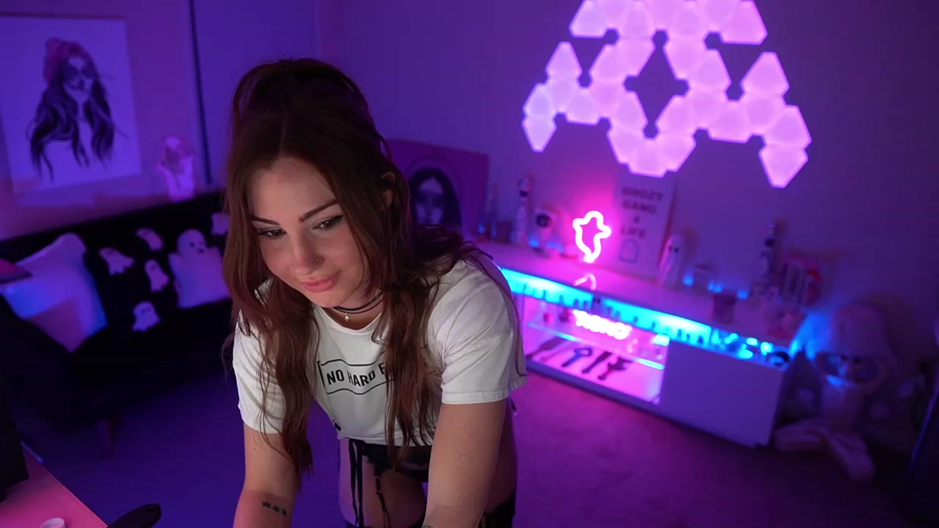 Gallery image thumbnail from ghoztgirl's myfreecams stream on, 08/19/2023, 08:54 image 2 of 20
