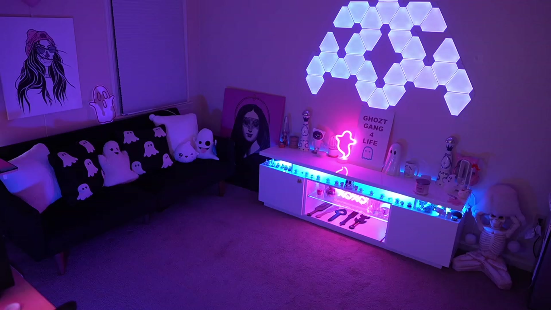 Gallery image thumbnail from ghoztgirl's myfreecams stream on, 08/19/2023, 08:54 image 13 of 20