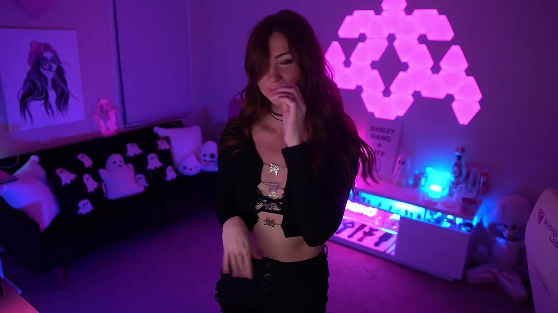 Gallery image thumbnail from ghoztgirl's myfreecams stream on, 08/27/2023, 07:51 image 10 of 20