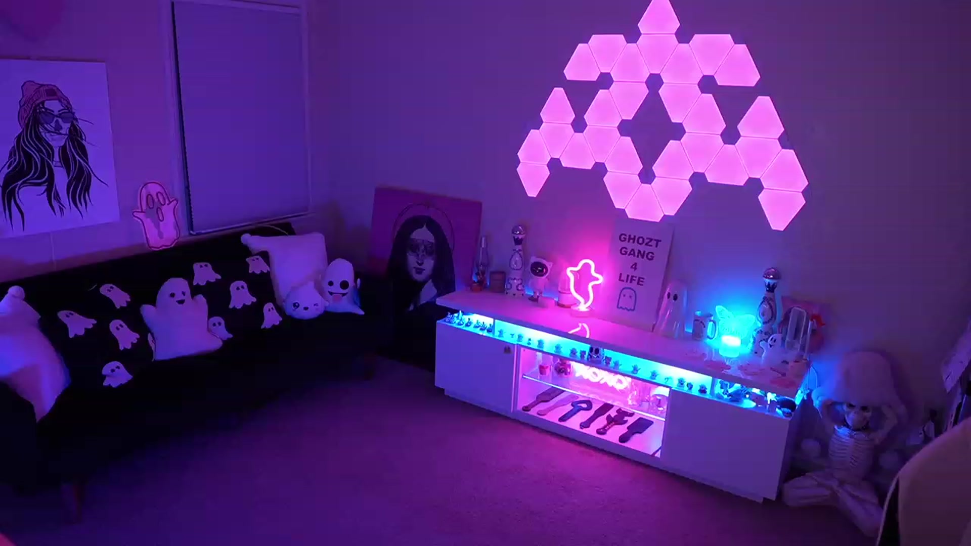 Gallery image thumbnail from ghoztgirl's myfreecams stream on, 09/01/2023, 06:54 image 5 of 20