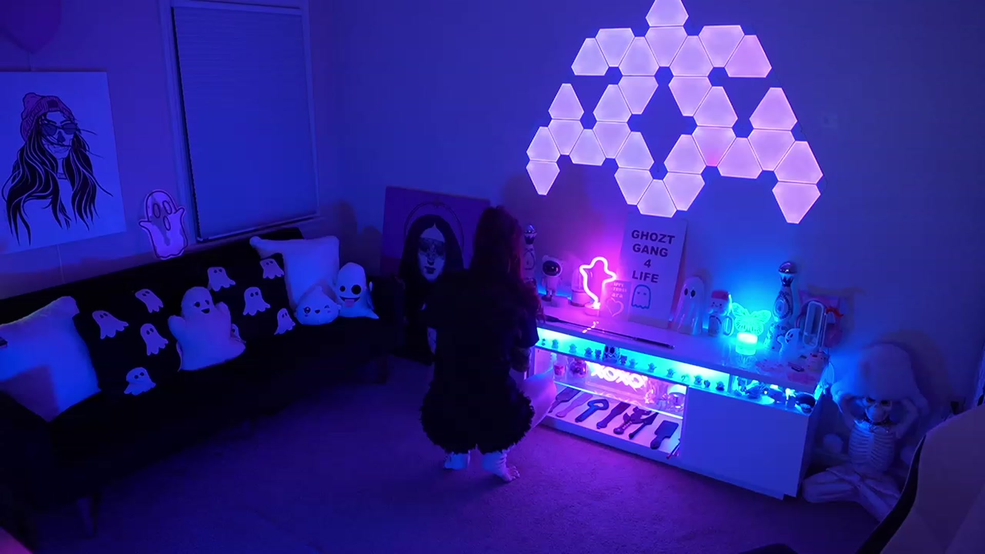 Gallery image thumbnail from ghoztgirl's myfreecams stream on, 09/23/2023, 08:08 image 7 of 20