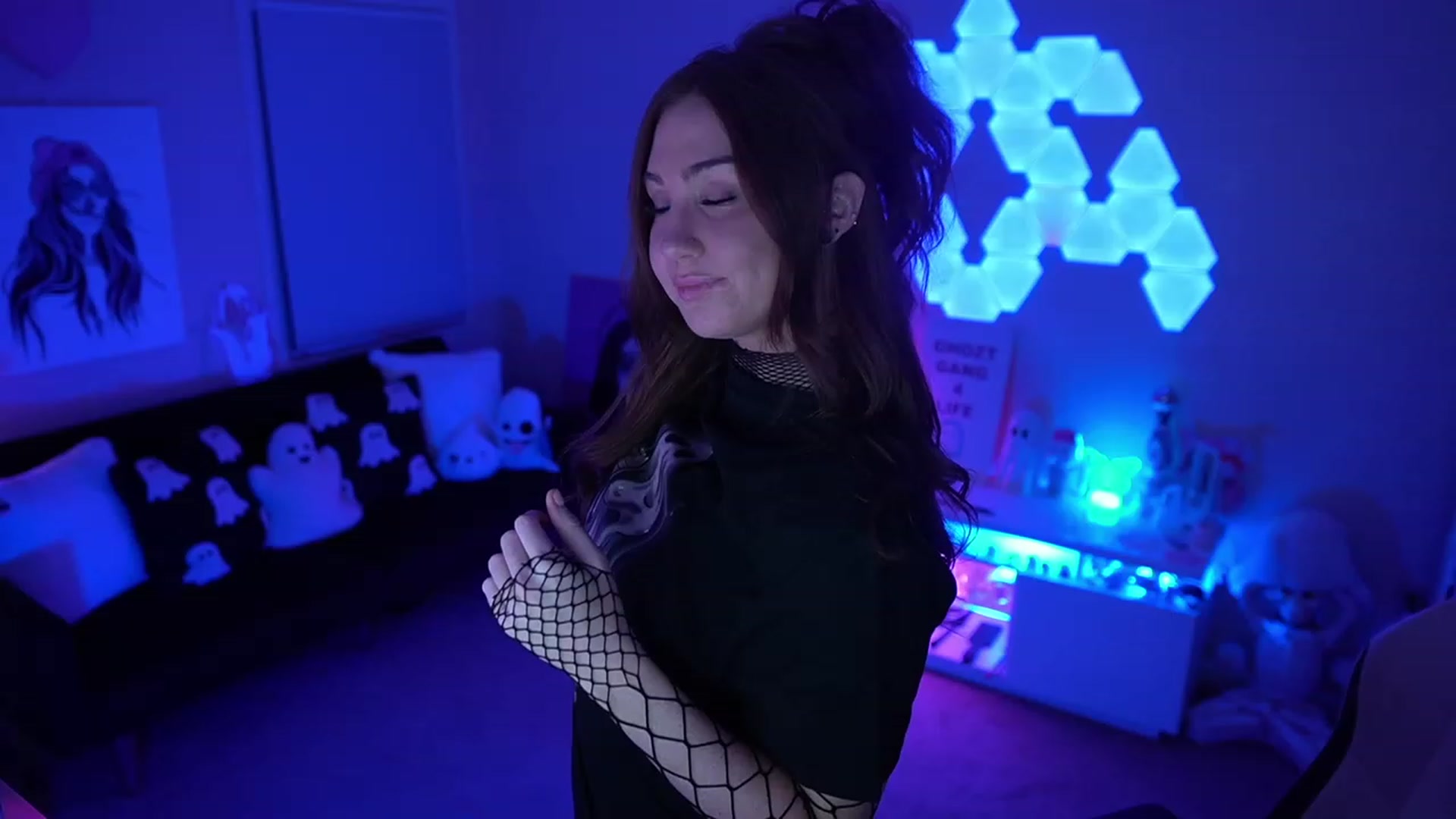 Gallery image thumbnail from ghoztgirl's myfreecams stream on, 09/23/2023, 08:08 image 9 of 20