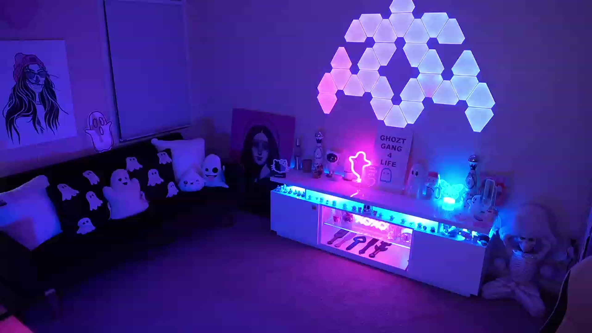 Gallery image thumbnail from ghoztgirl's myfreecams stream on, 09/23/2023, 09:03 image 14 of 20