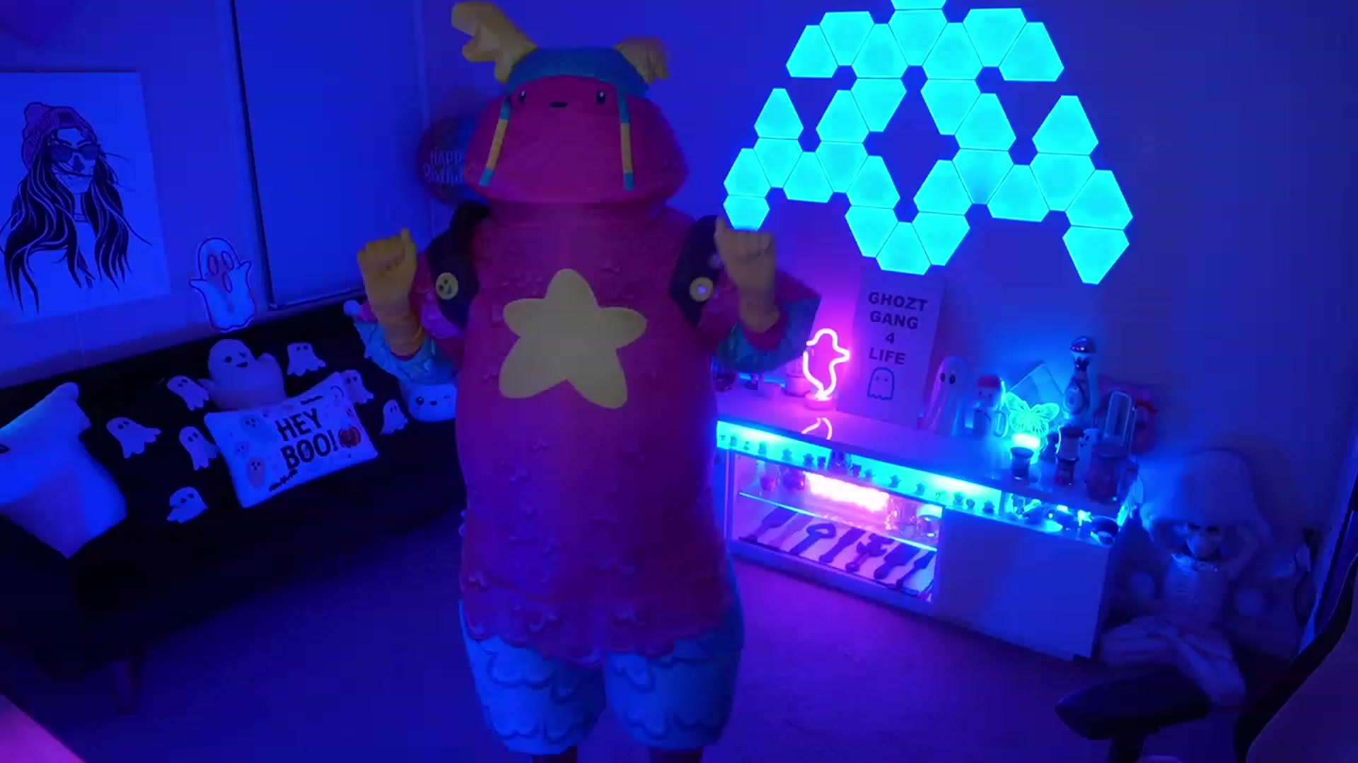 Gallery image thumbnail from ghoztgirl's myfreecams stream on, 10/14/2023, 07:36 image 10 of 20