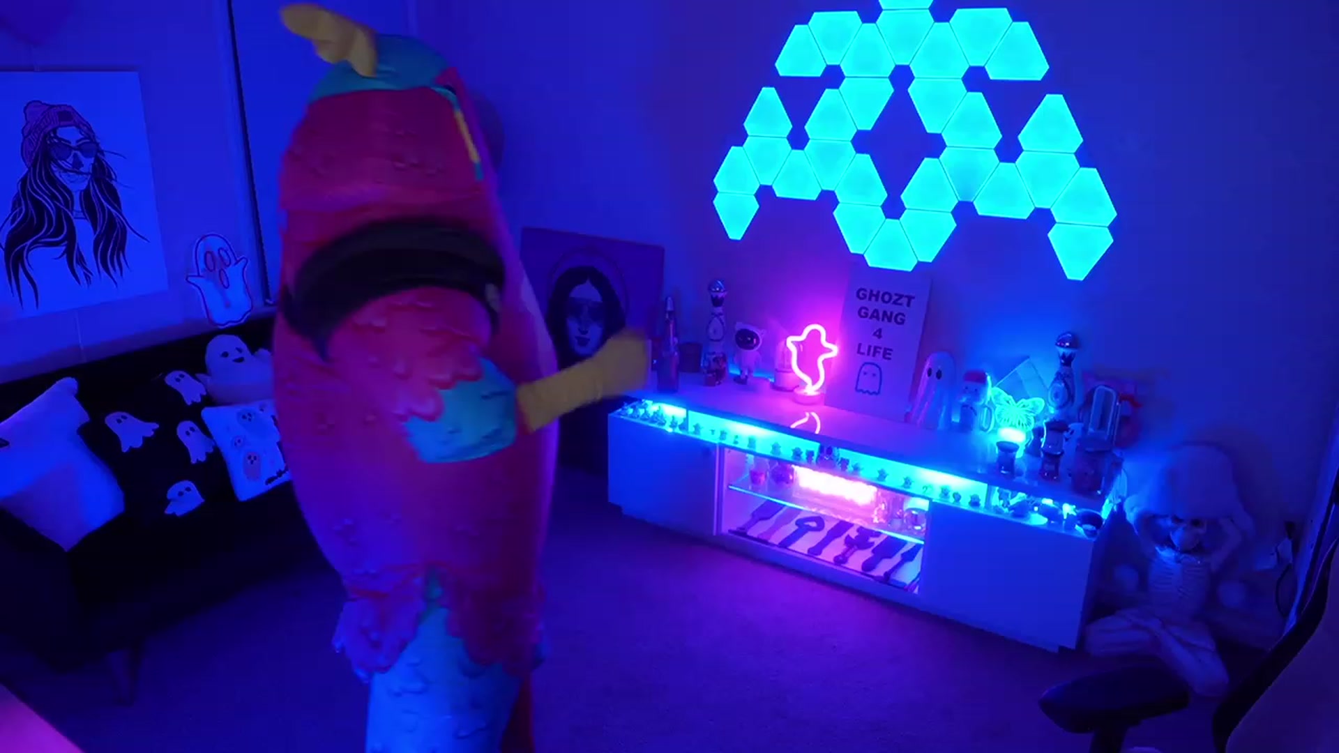 Gallery image thumbnail from ghoztgirl's myfreecams stream on, 10/14/2023, 07:36 image 5 of 20