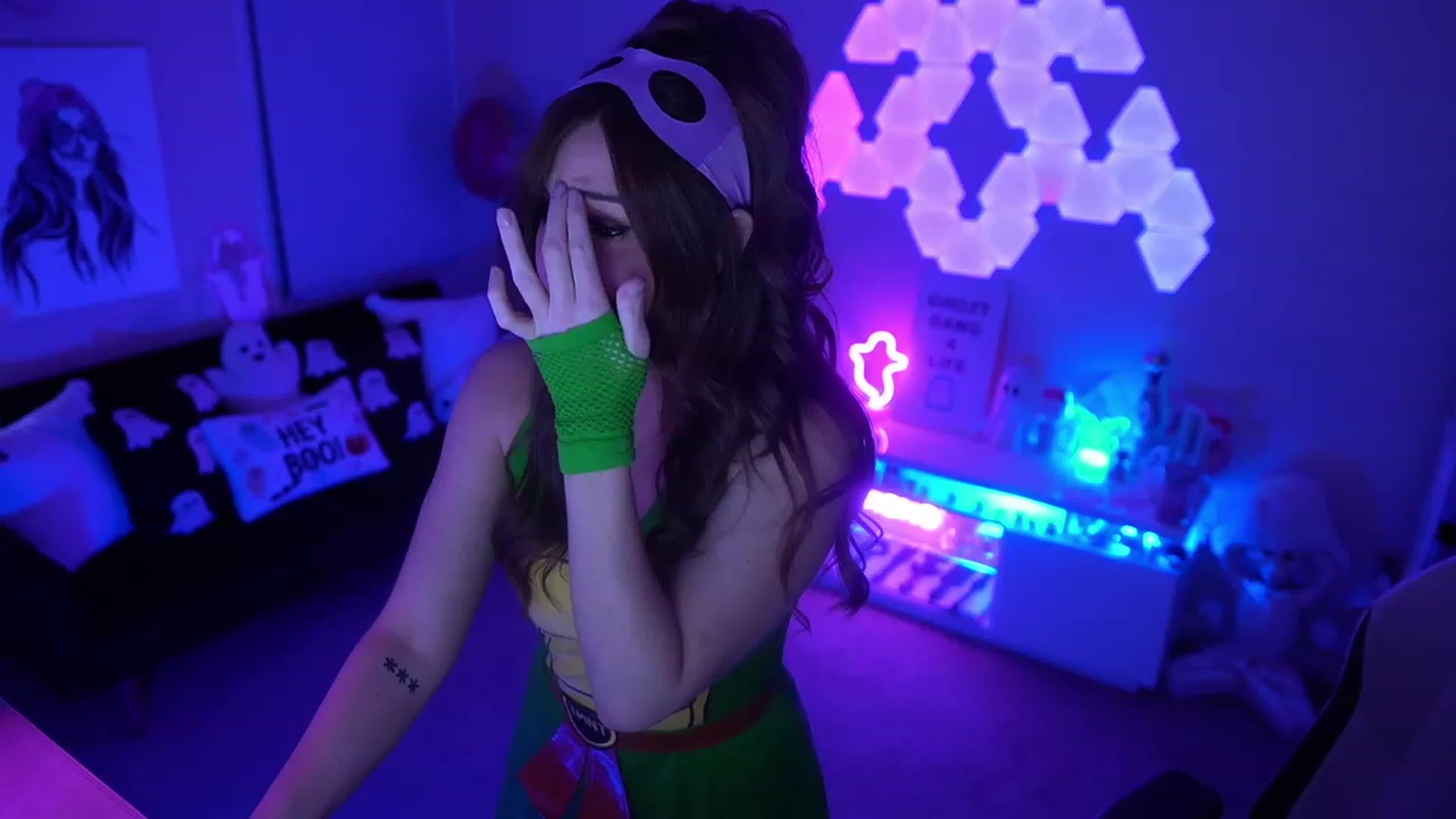 Gallery image thumbnail from ghoztgirl's myfreecams stream on, 10/15/2023, 07:45 image 12 of 20