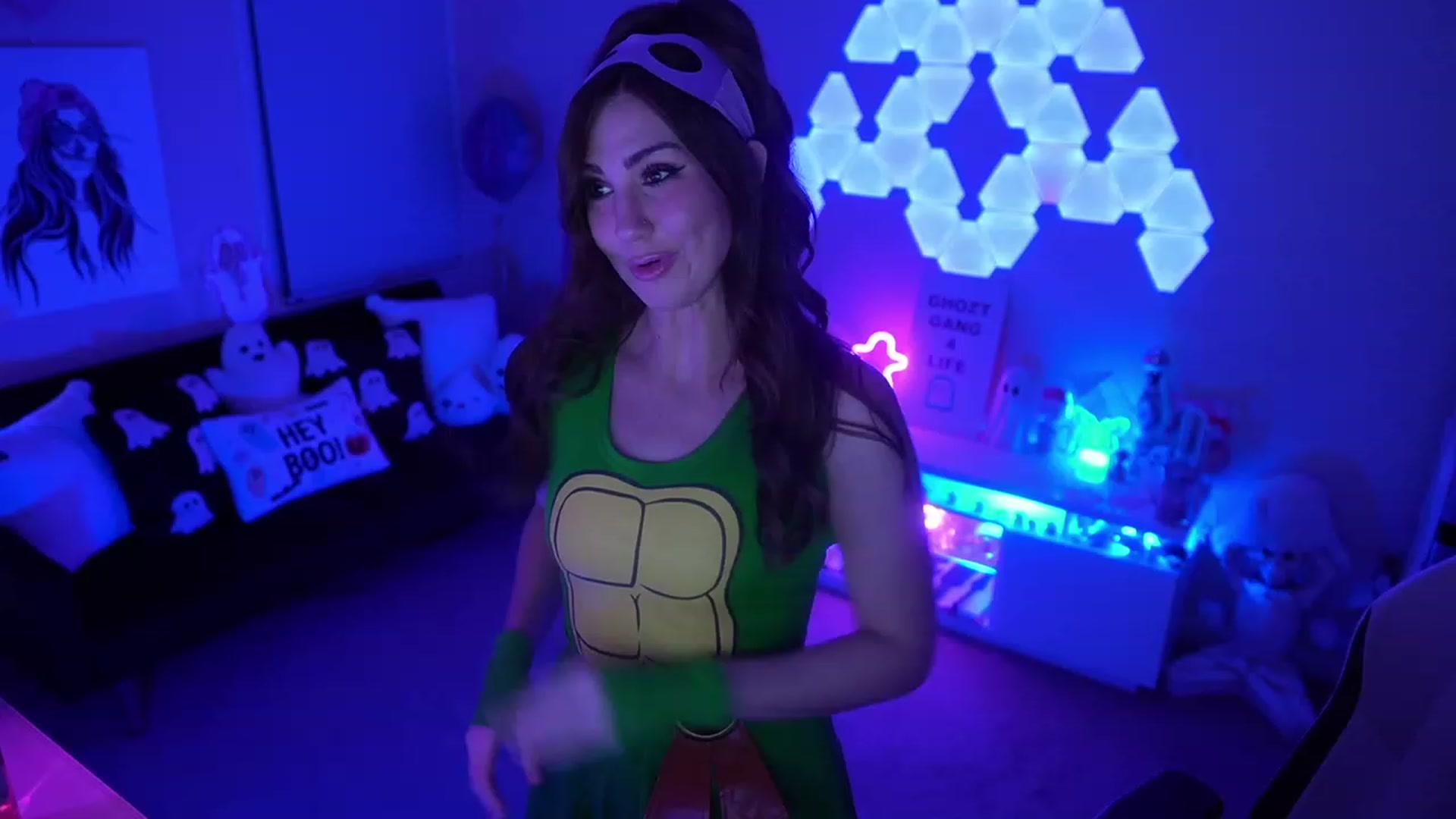 Gallery image thumbnail from ghoztgirl's myfreecams stream on, 10/15/2023, 07:45 image 2 of 20