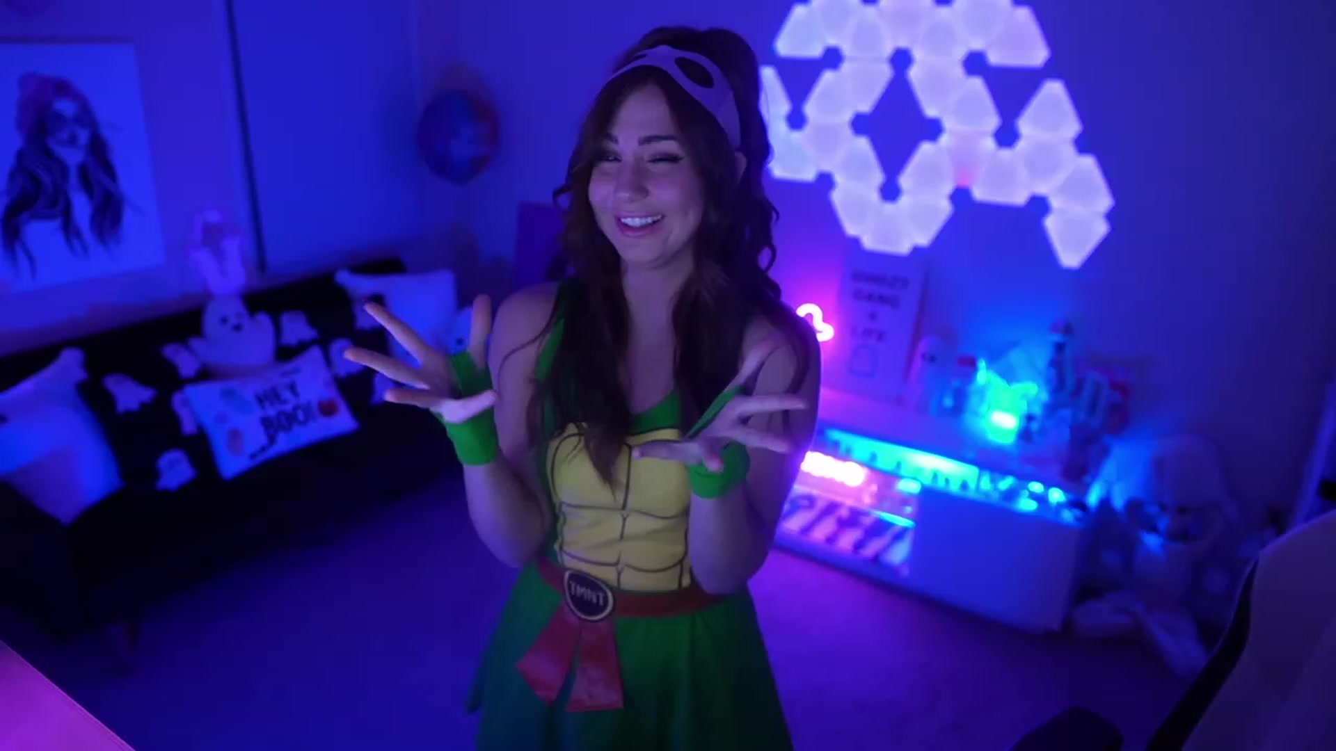 Gallery image thumbnail from ghoztgirl's myfreecams stream on, 10/15/2023, 07:45 image 18 of 20
