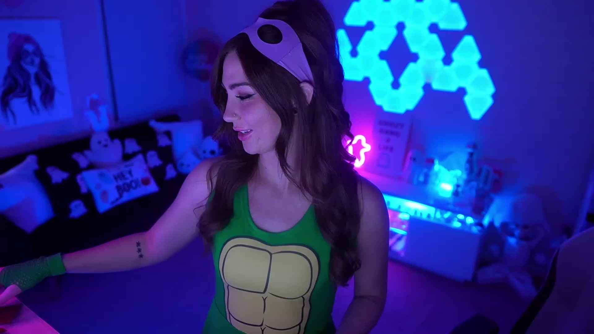 Gallery image thumbnail from ghoztgirl's myfreecams stream on, 10/15/2023, 07:45 image 4 of 20