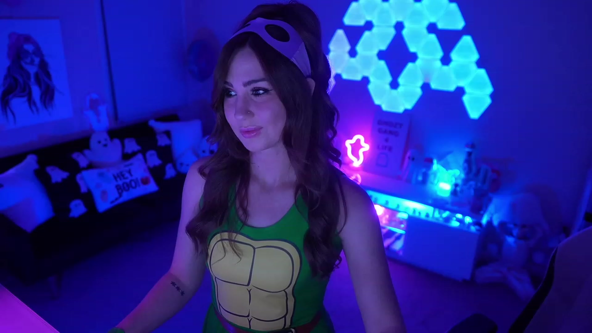 Gallery image thumbnail from ghoztgirl's myfreecams stream on, 10/15/2023, 07:45 image 1 of 20