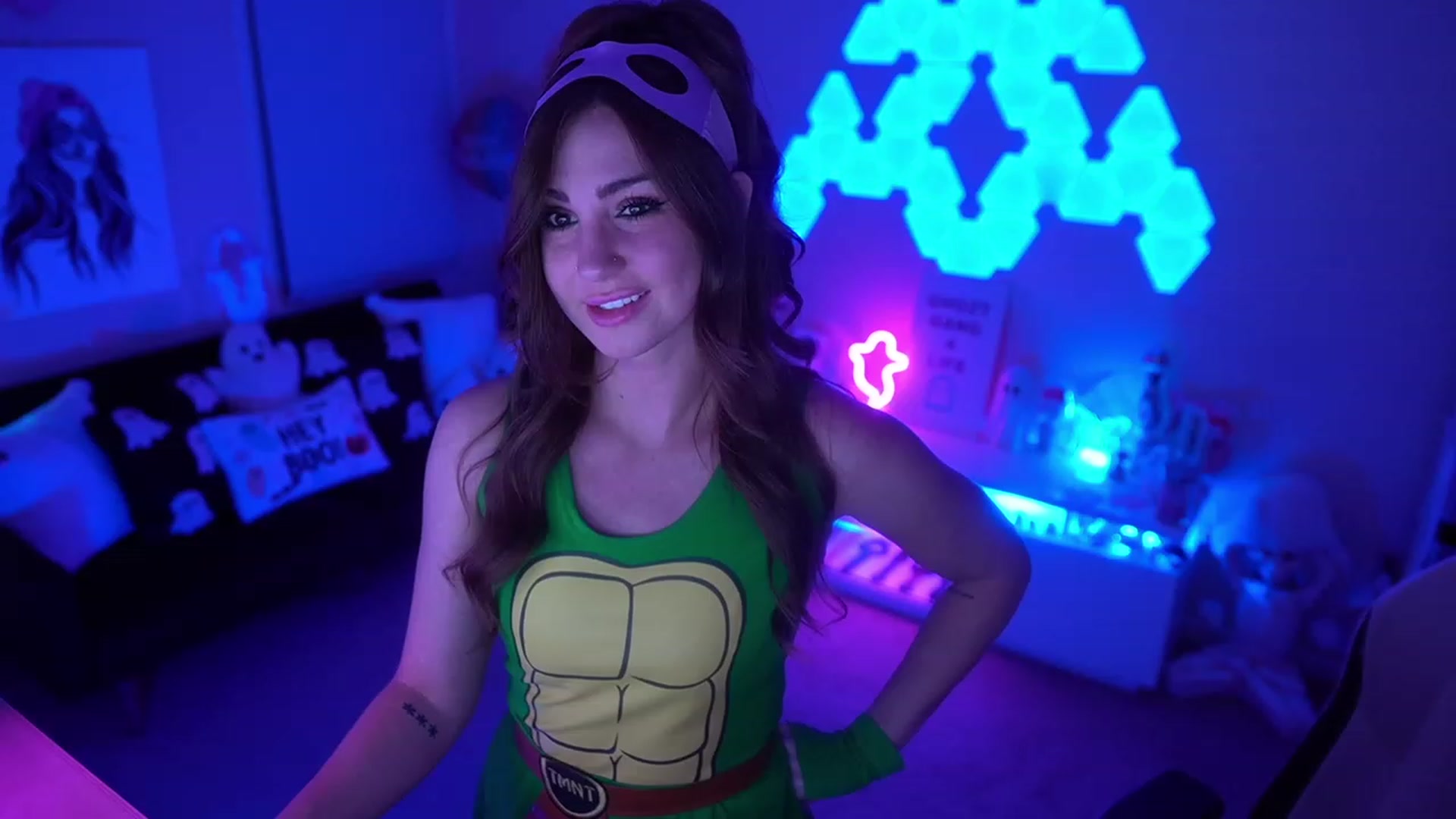 Gallery image thumbnail from ghoztgirl's myfreecams stream on, 10/15/2023, 07:45 image 19 of 20
