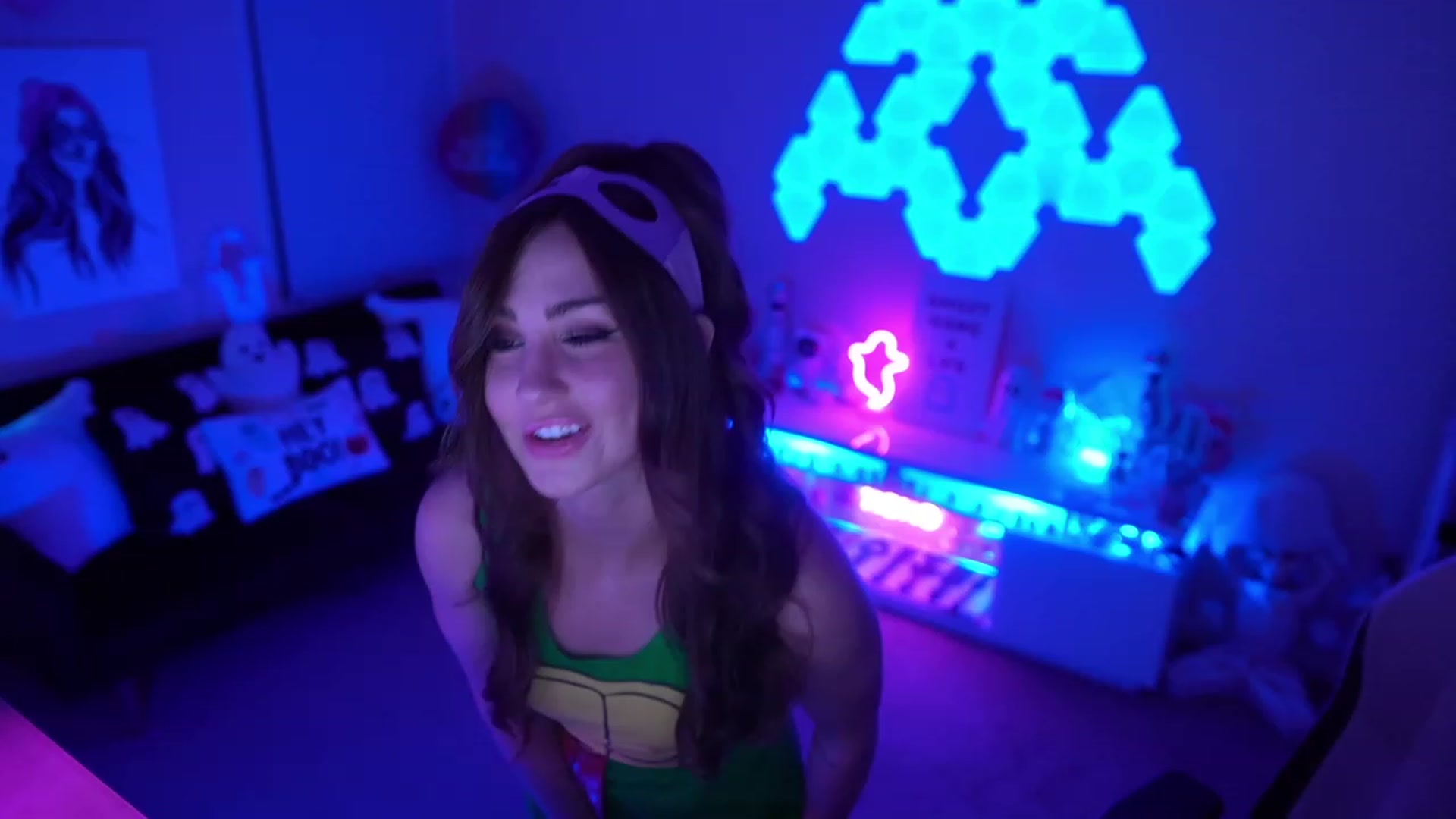 Gallery image thumbnail from ghoztgirl's myfreecams stream on, 10/15/2023, 07:45 image 15 of 20