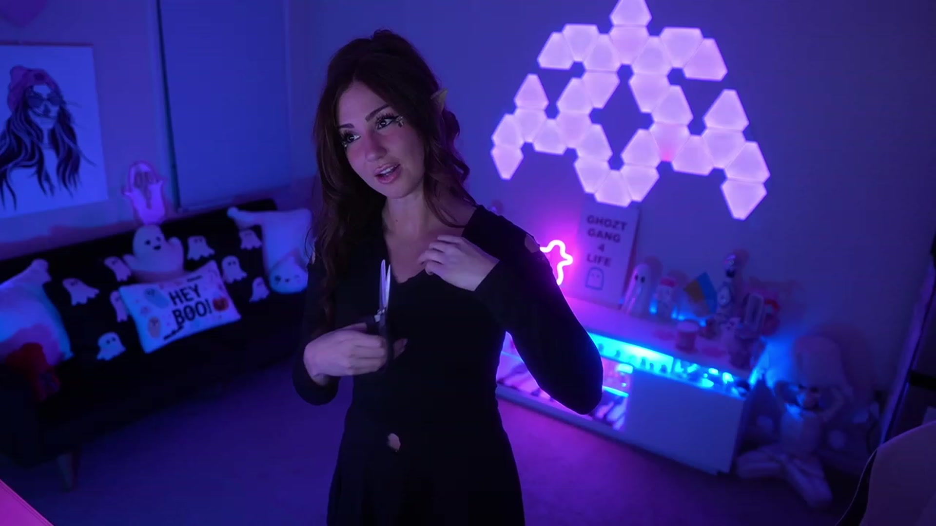 Gallery image thumbnail from ghoztgirl's myfreecams stream on, 10/21/2023, 07:32 image 12 of 20