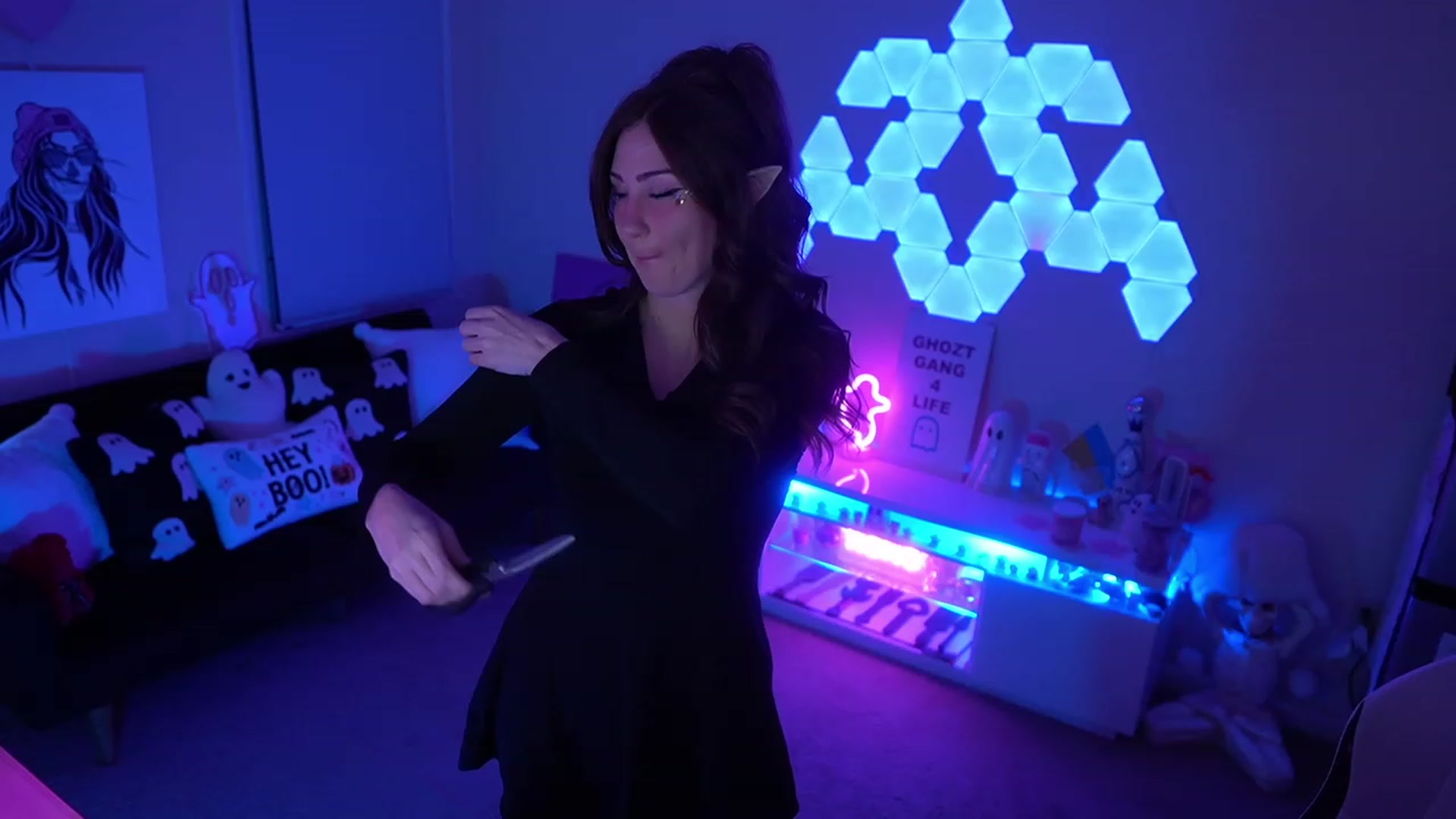 Gallery image thumbnail from ghoztgirl's myfreecams stream on, 10/21/2023, 07:32 image 8 of 20