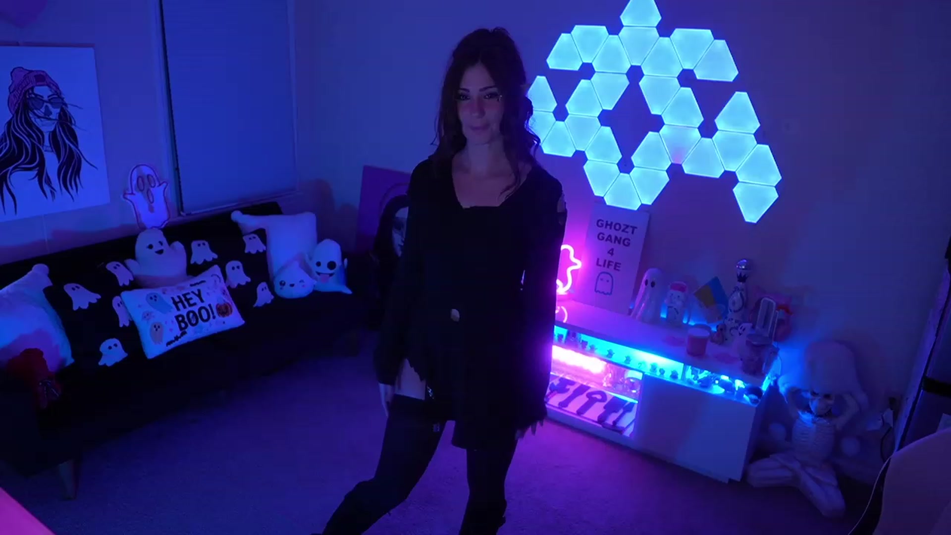 Gallery image thumbnail from ghoztgirl's myfreecams stream on, 10/21/2023, 07:32 image 14 of 20