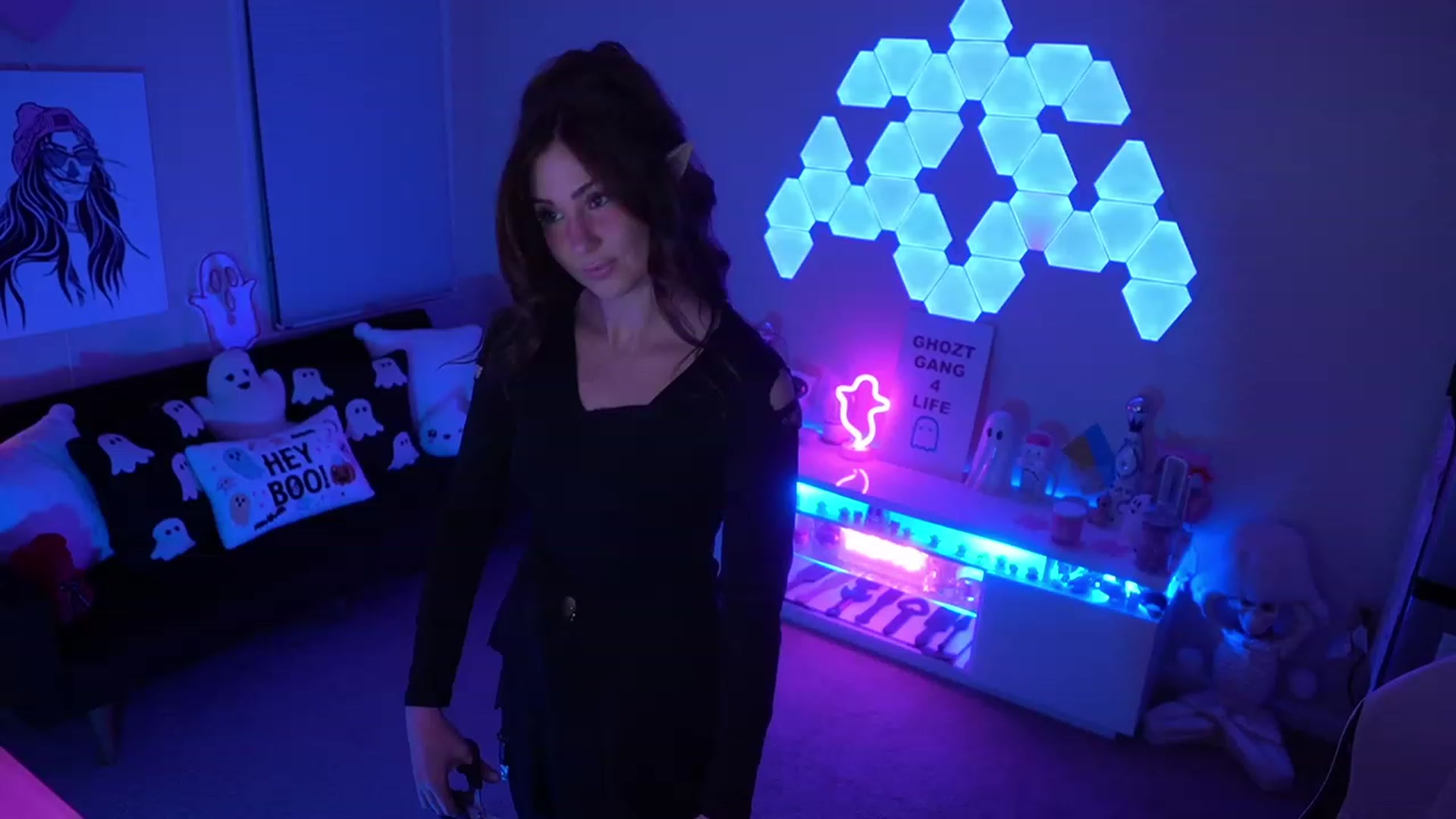 Gallery image thumbnail from ghoztgirl's myfreecams stream on, 10/21/2023, 07:32 image 17 of 20
