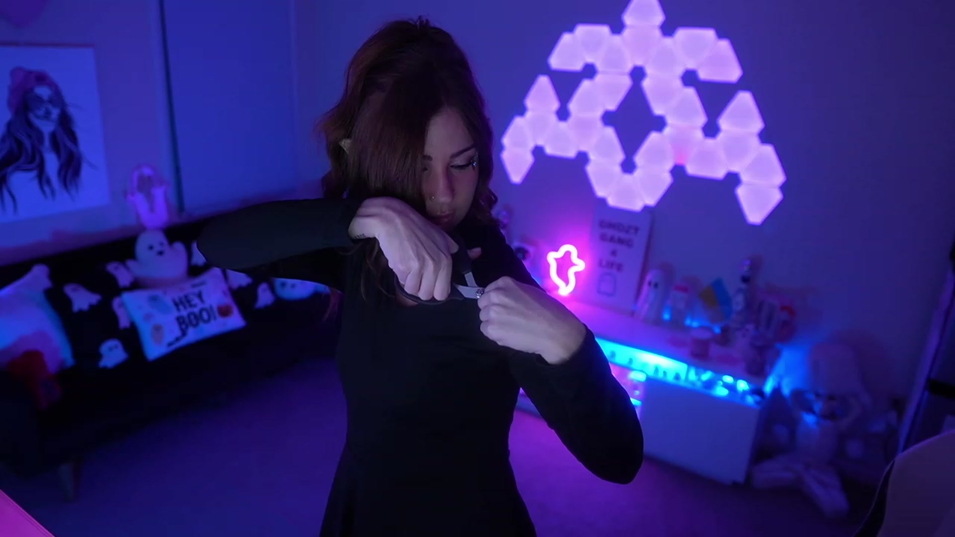 Gallery image thumbnail from ghoztgirl's myfreecams stream on, 10/21/2023, 07:32 image 6 of 20