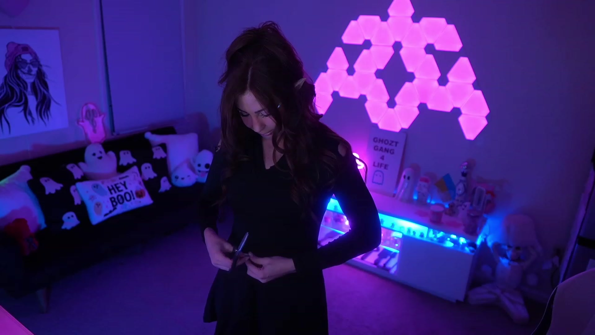 Gallery image thumbnail from ghoztgirl's myfreecams stream on, 10/21/2023, 07:32 image 10 of 20