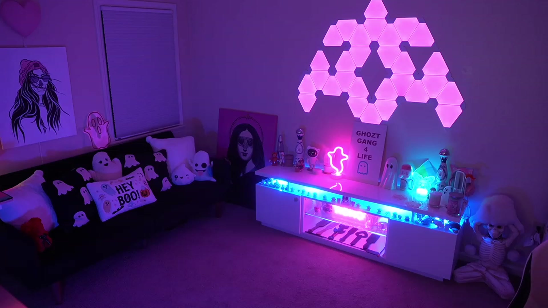 Gallery image thumbnail from ghoztgirl's myfreecams stream on, 10/28/2023, 08:29 image 9 of 20