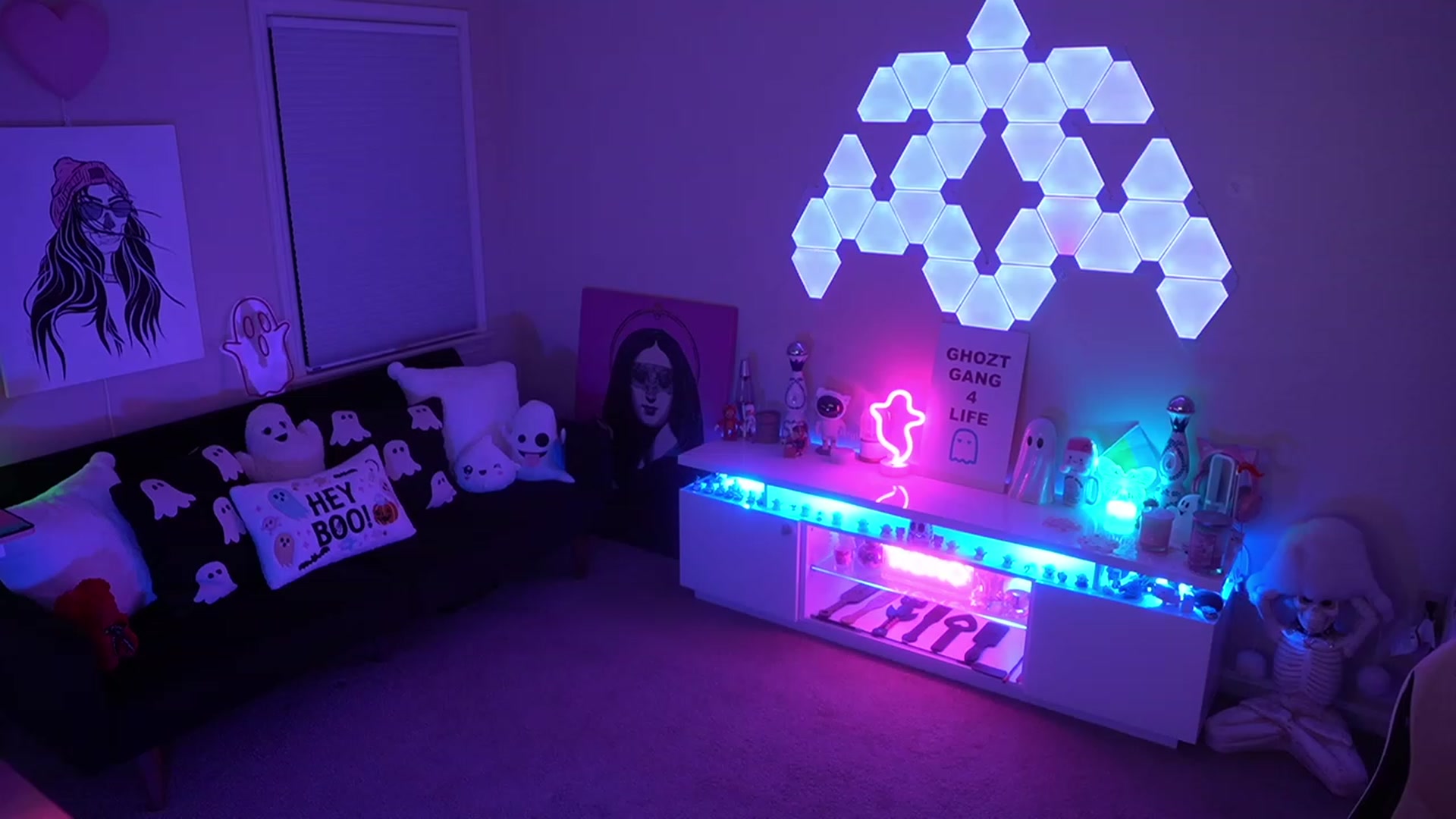 Gallery image thumbnail from ghoztgirl's myfreecams stream on, 10/28/2023, 08:29 image 11 of 20