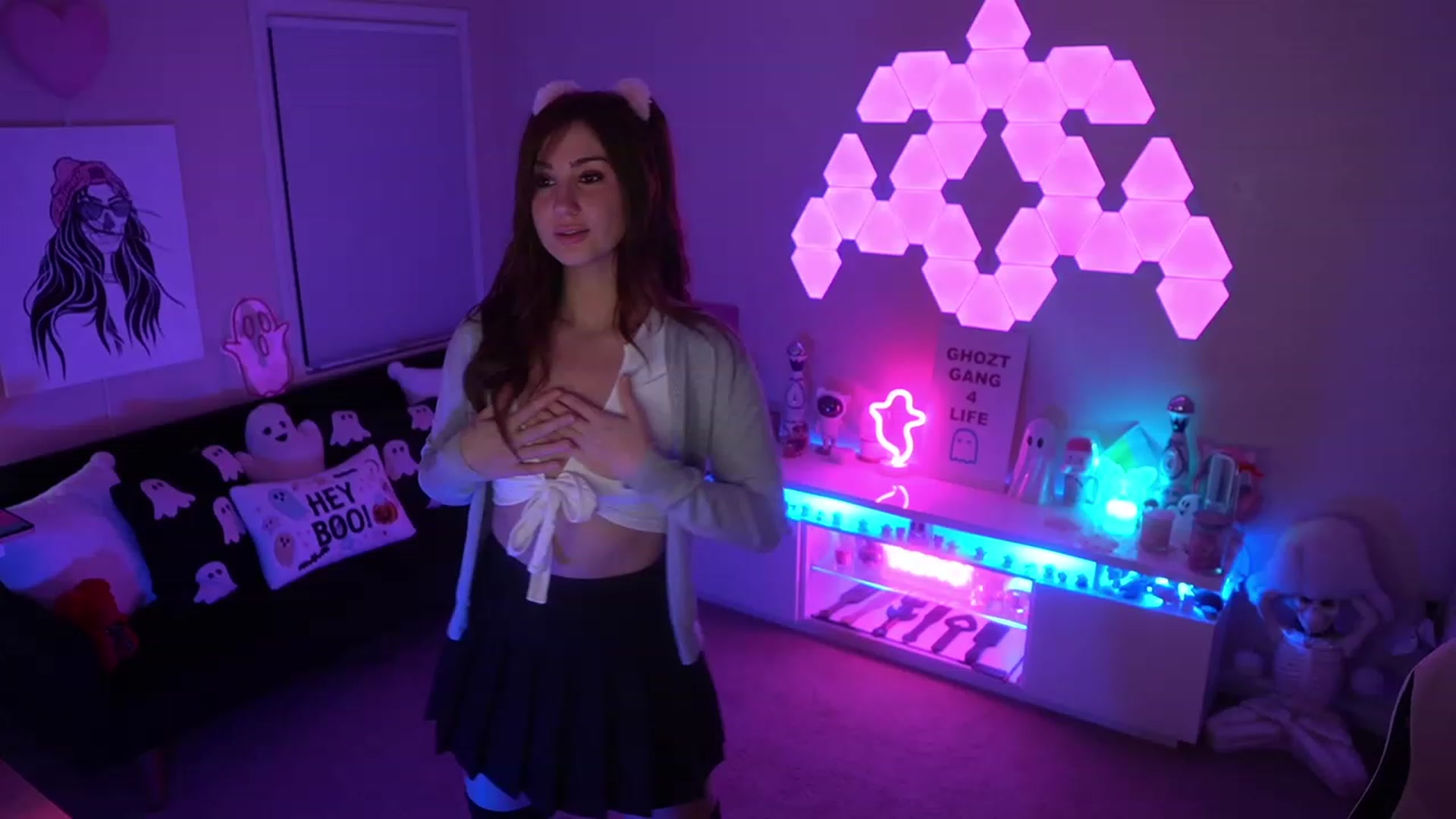 Gallery image thumbnail from ghoztgirl's myfreecams stream on, 10/28/2023, 08:29 image 15 of 20
