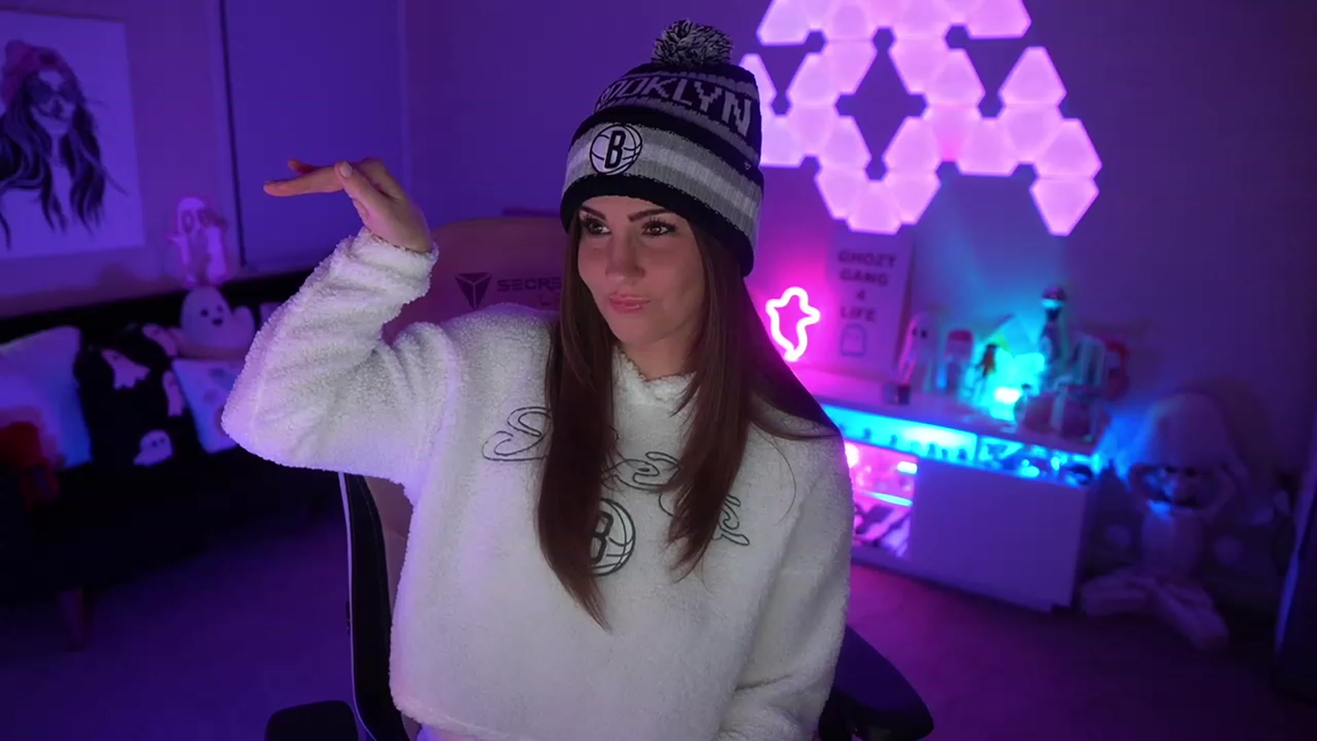 Gallery image thumbnail from ghoztgirl's myfreecams stream on, 11/10/2023, 08:45 image 6 of 20