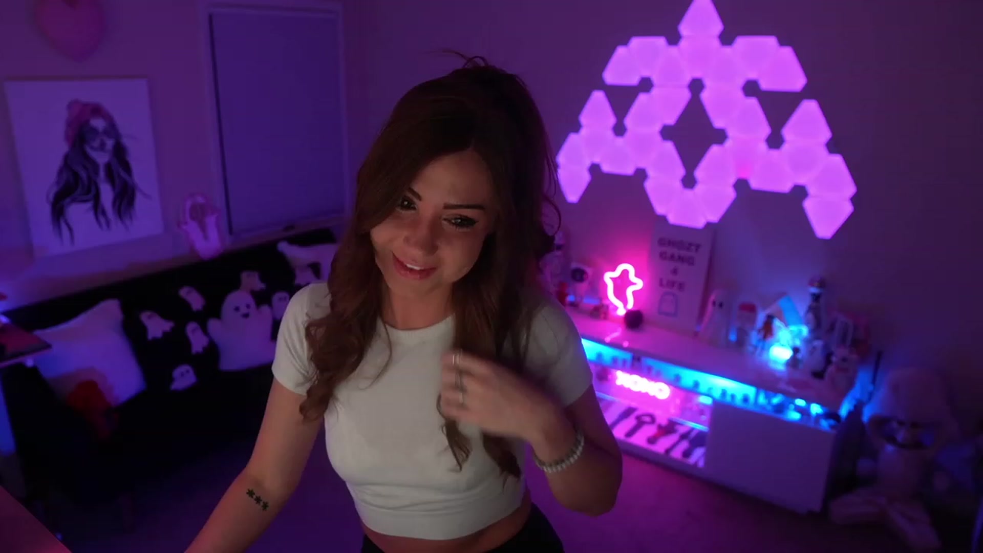 Gallery image thumbnail from ghoztgirl's myfreecams stream on, 02/03/2024, 08:34 image 2 of 20
