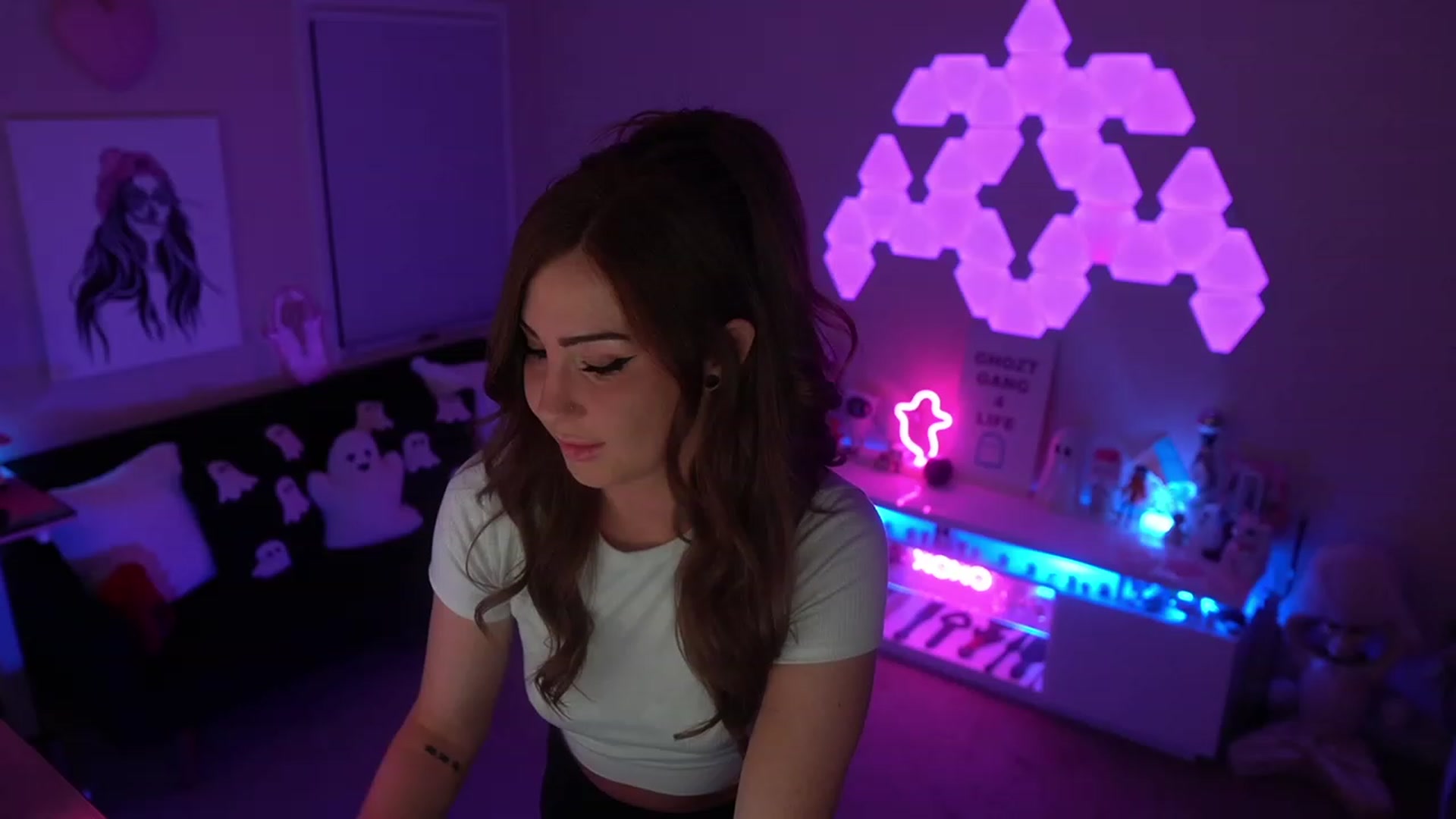 Gallery image thumbnail from ghoztgirl's myfreecams stream on, 02/03/2024, 08:34 image 6 of 20