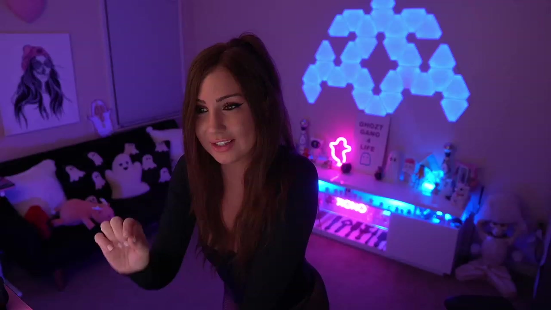 Gallery image thumbnail from ghoztgirl's myfreecams stream on, 02/17/2024, 08:34 image 16 of 20