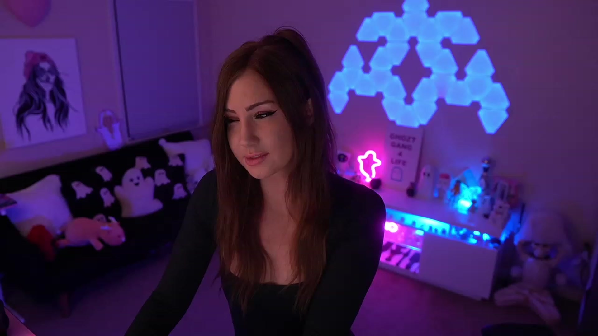 Gallery image thumbnail from ghoztgirl's myfreecams stream on, 02/17/2024, 08:34 image 6 of 20