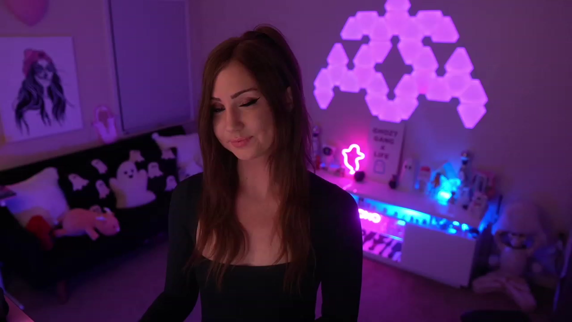 Gallery image thumbnail from ghoztgirl's myfreecams stream on, 02/17/2024, 08:34 image 5 of 20