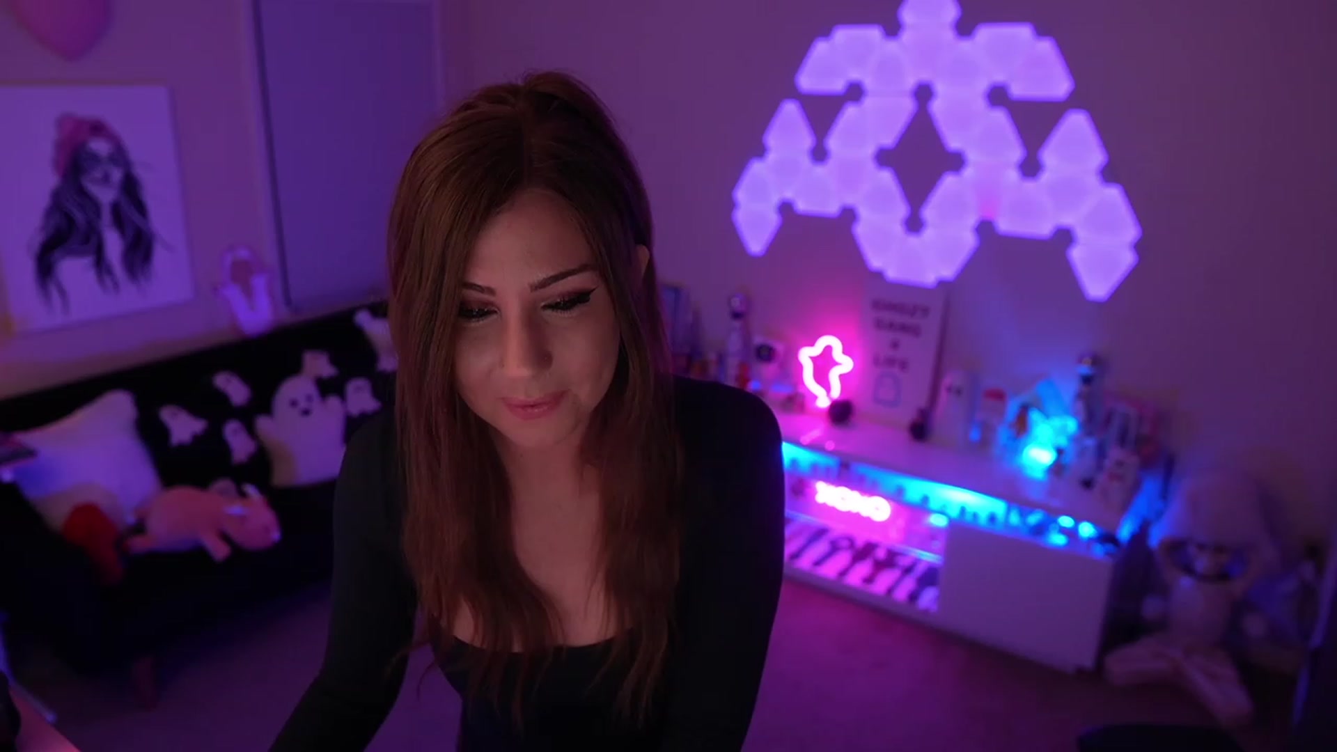 Gallery image thumbnail from ghoztgirl's myfreecams stream on, 02/17/2024, 08:34 image 3 of 20