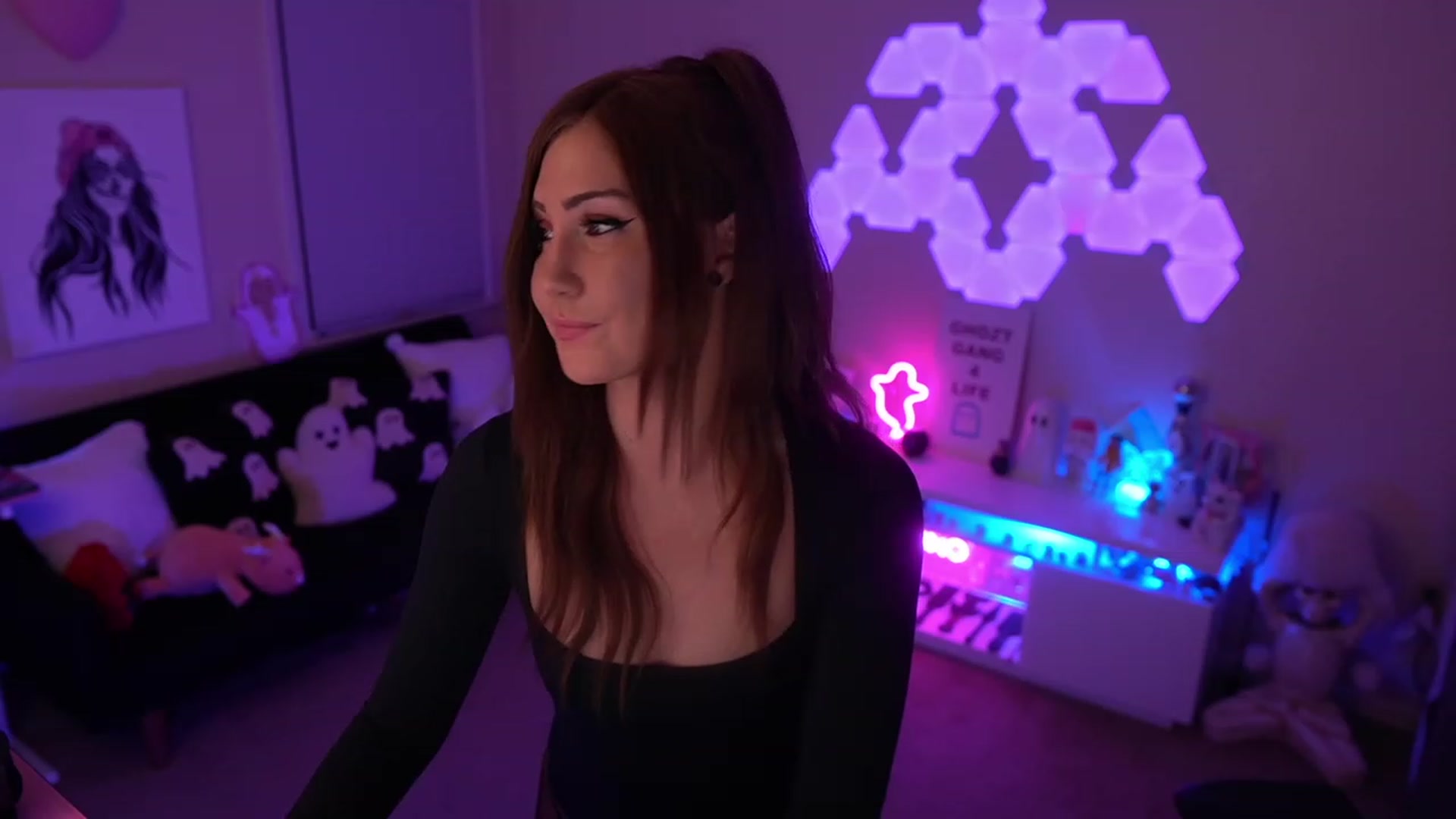 Gallery image thumbnail from ghoztgirl's myfreecams stream on, 02/17/2024, 08:34 image 15 of 20