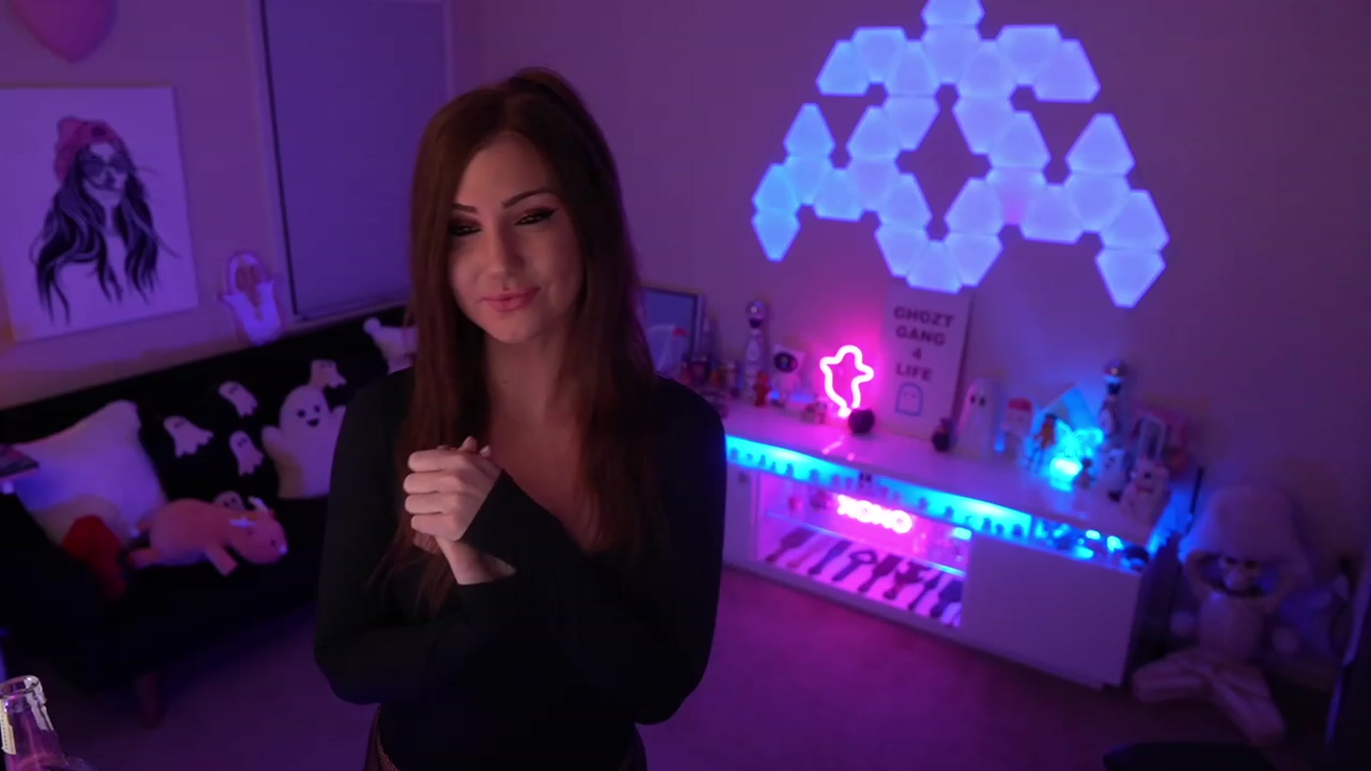 Gallery image thumbnail from ghoztgirl's myfreecams stream on, 02/17/2024, 08:34 image 1 of 20