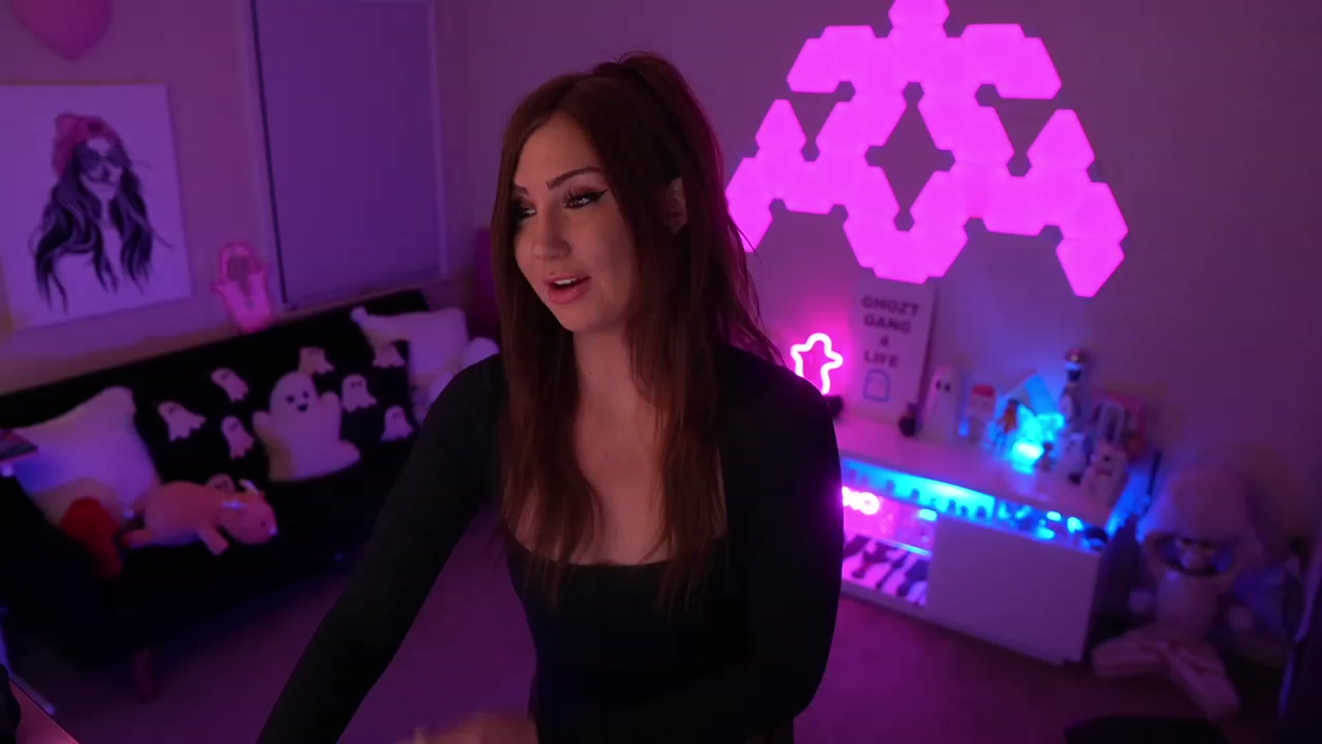 Gallery image thumbnail from ghoztgirl's myfreecams stream on, 02/17/2024, 08:34 image 4 of 20